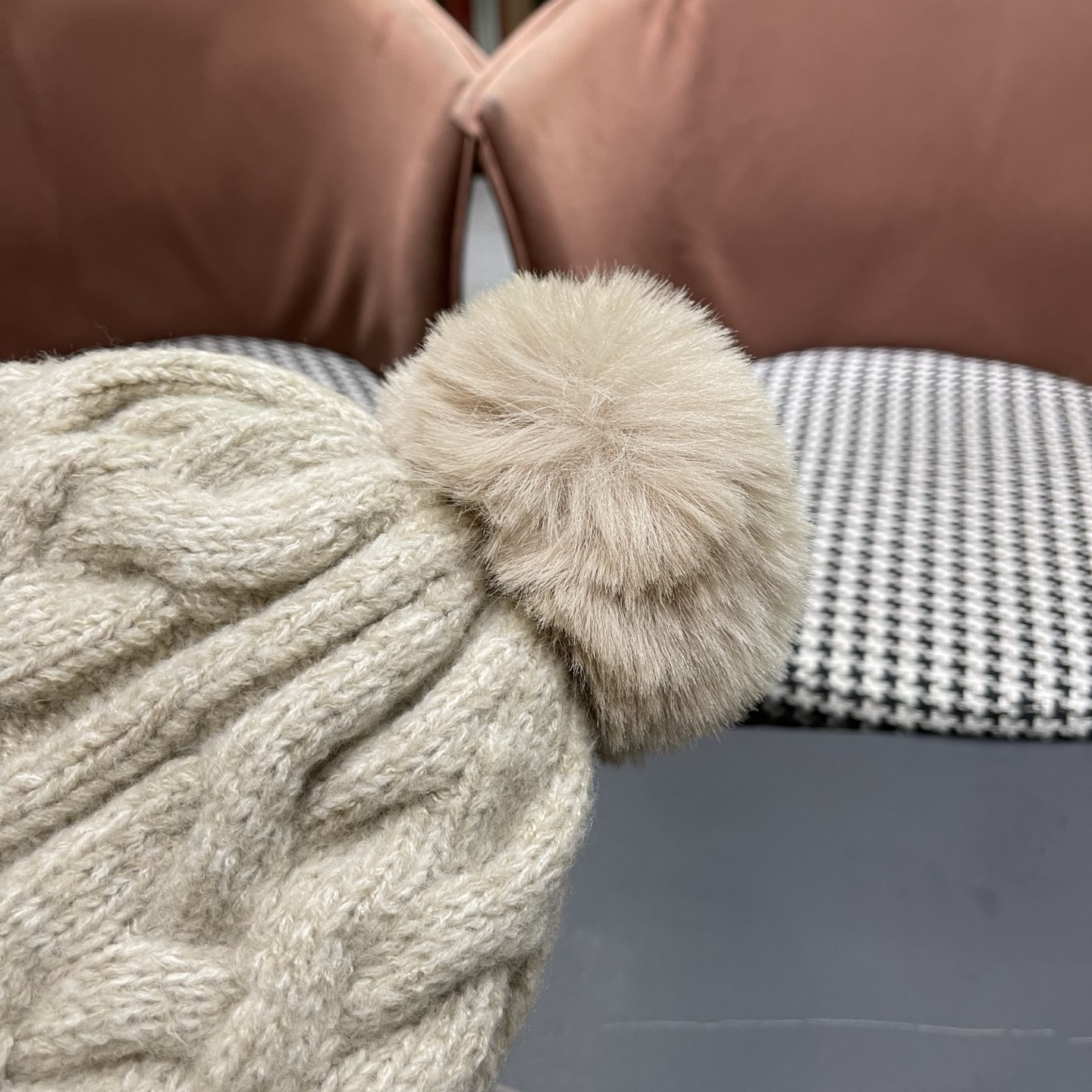 MONC～蒙口麻花形厚款毛线帽这款好有内涵 加粗毛线成铁索状缠绕 粗围边设计很显脸小 有眼光的这款推荐你