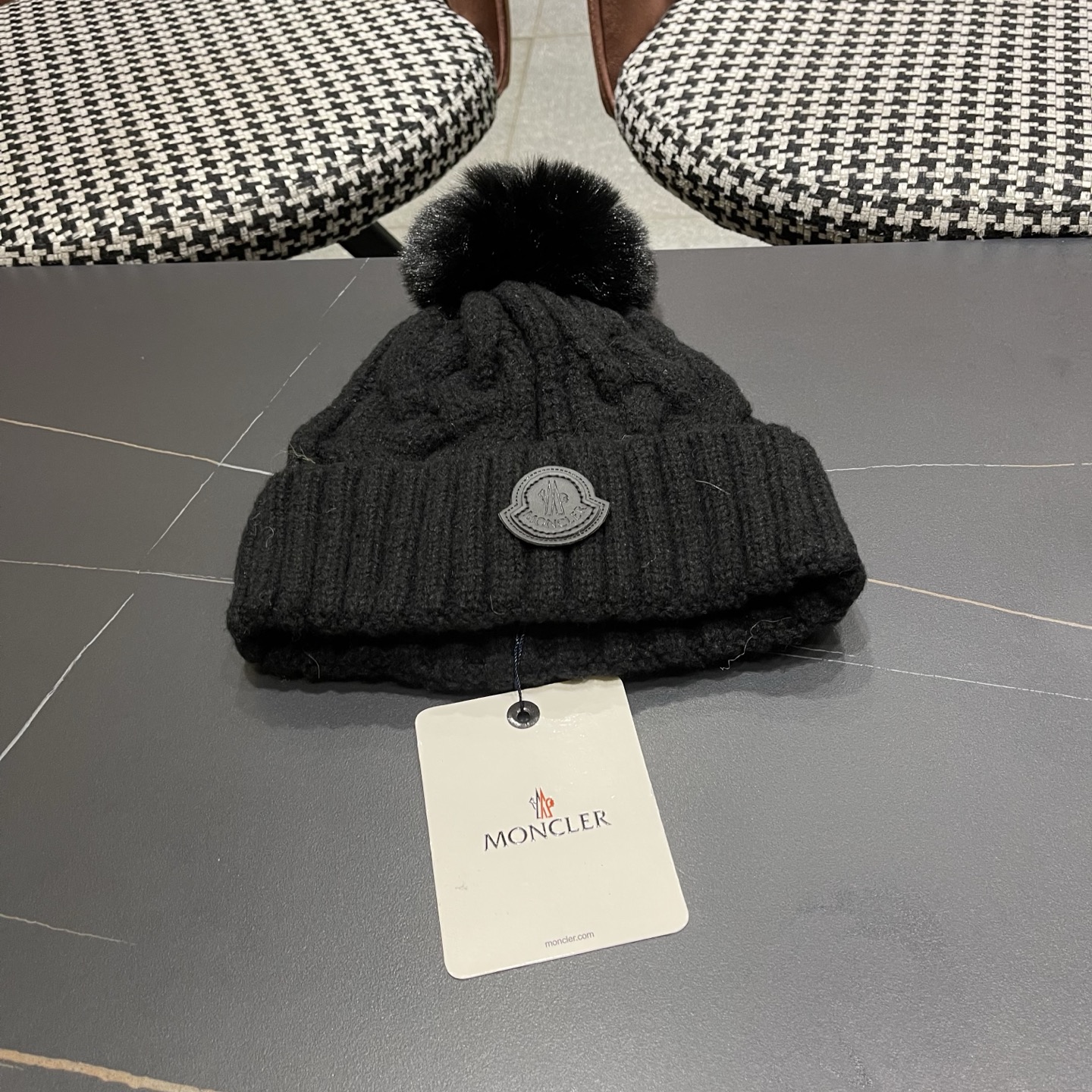 MONC～蒙口麻花形厚款毛线帽这款好有内涵 加粗毛线成铁索状缠绕 粗围边设计很显脸小 有眼光的这款推荐你