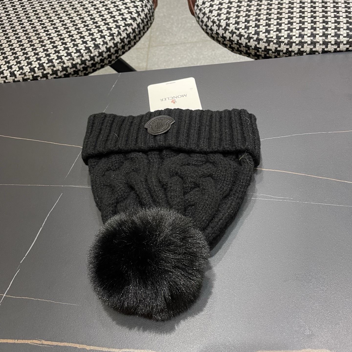 MONC～蒙口麻花形厚款毛线帽这款好有内涵 加粗毛线成铁索状缠绕 粗围边设计很显脸小 有眼光的这款推荐你