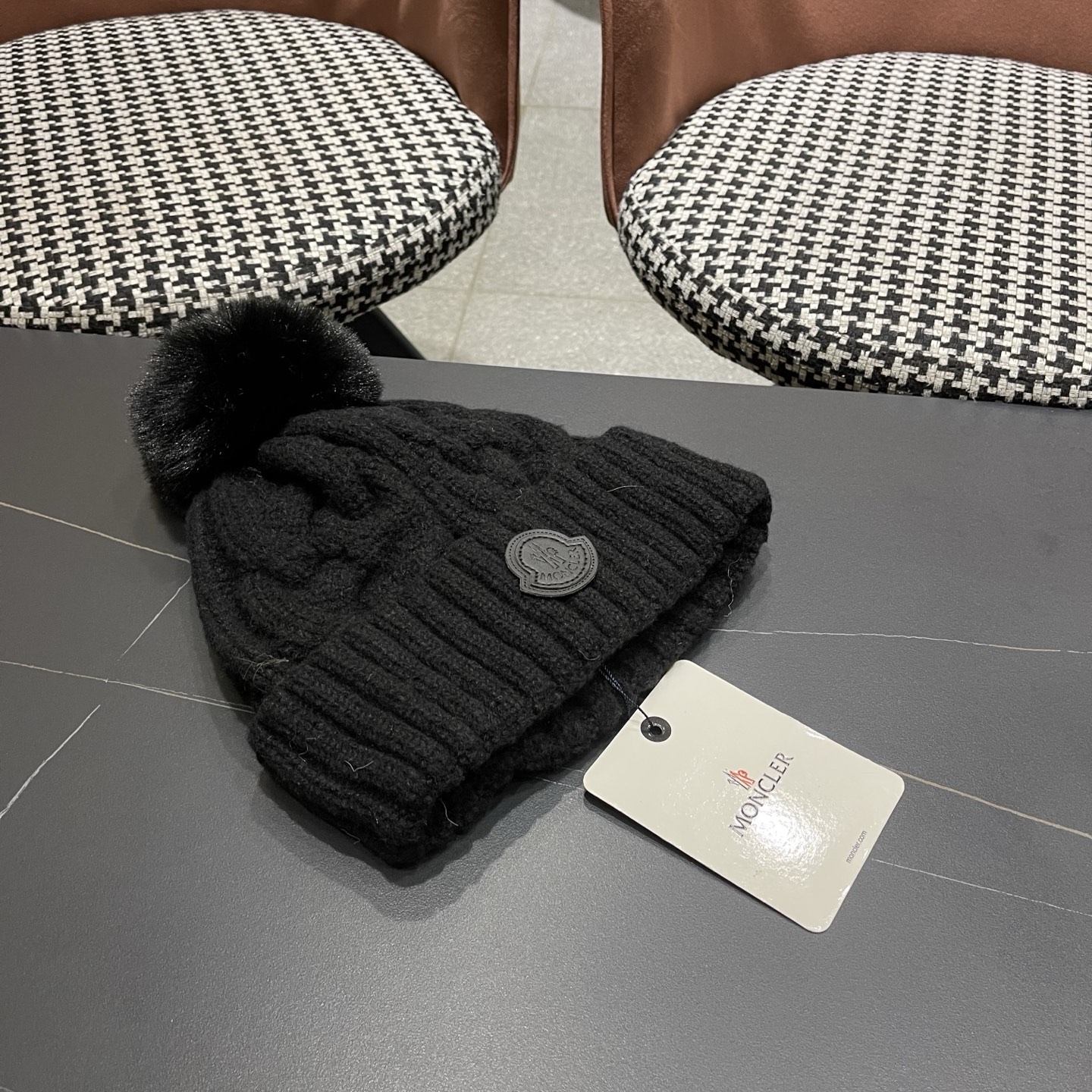 MONC～蒙口麻花形厚款毛线帽这款好有内涵 加粗毛线成铁索状缠绕 粗围边设计很显脸小 有眼光的这款推荐你