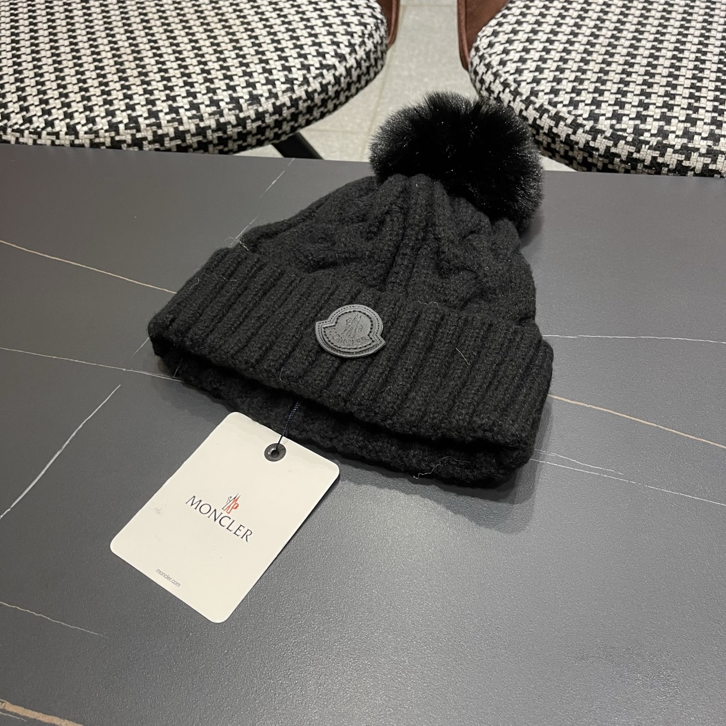 MONC～蒙口麻花形厚款毛线帽这款好有内涵 加粗毛线成铁索状缠绕 粗围边设计很显脸小 有眼光的这款推荐你