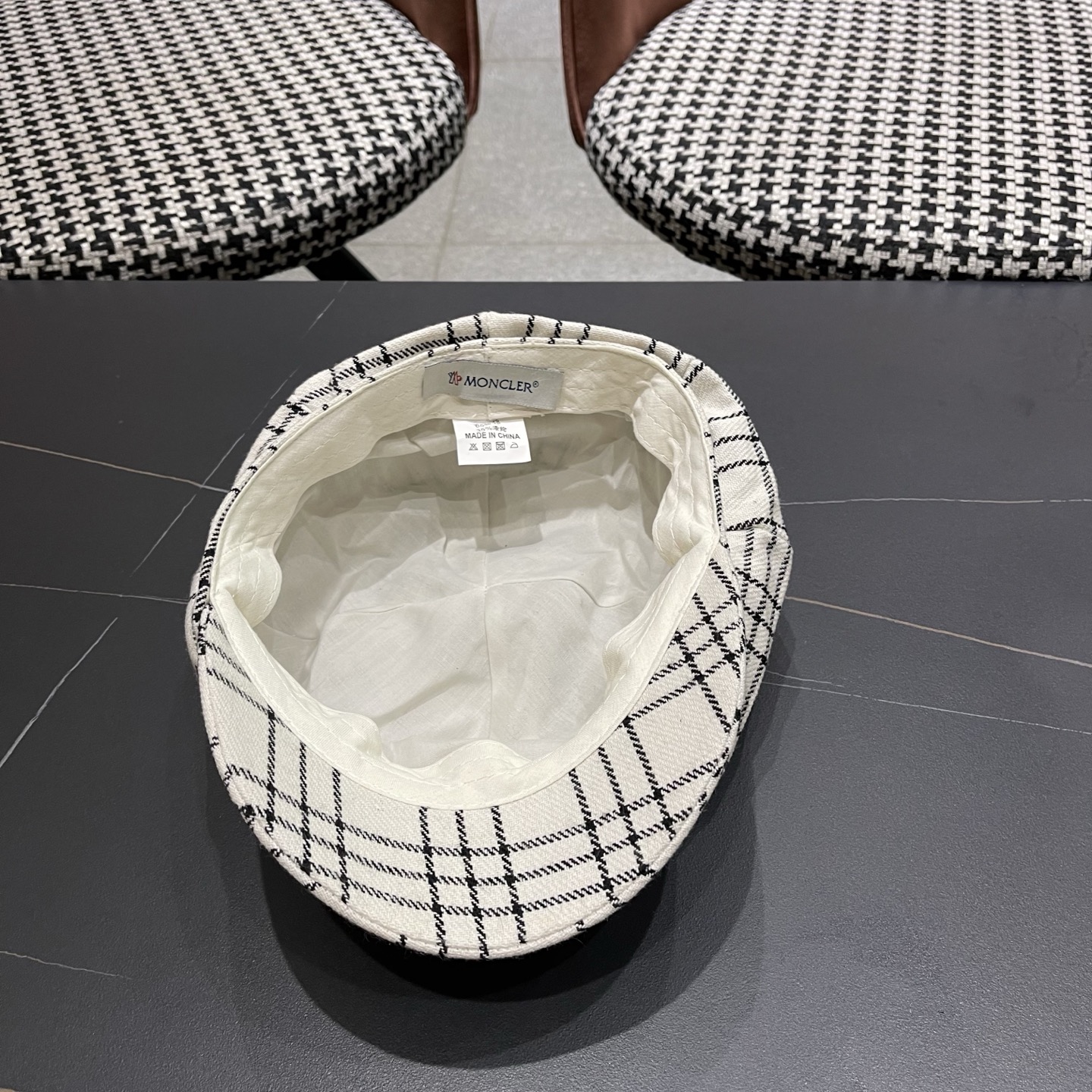 【MONCLER蒙​口】冬季​新​款​高‎品质‎ 火爆‌来‌袭‎ 💖💖鸭​舌八‌角‌帽 时尚​百搭 帽型