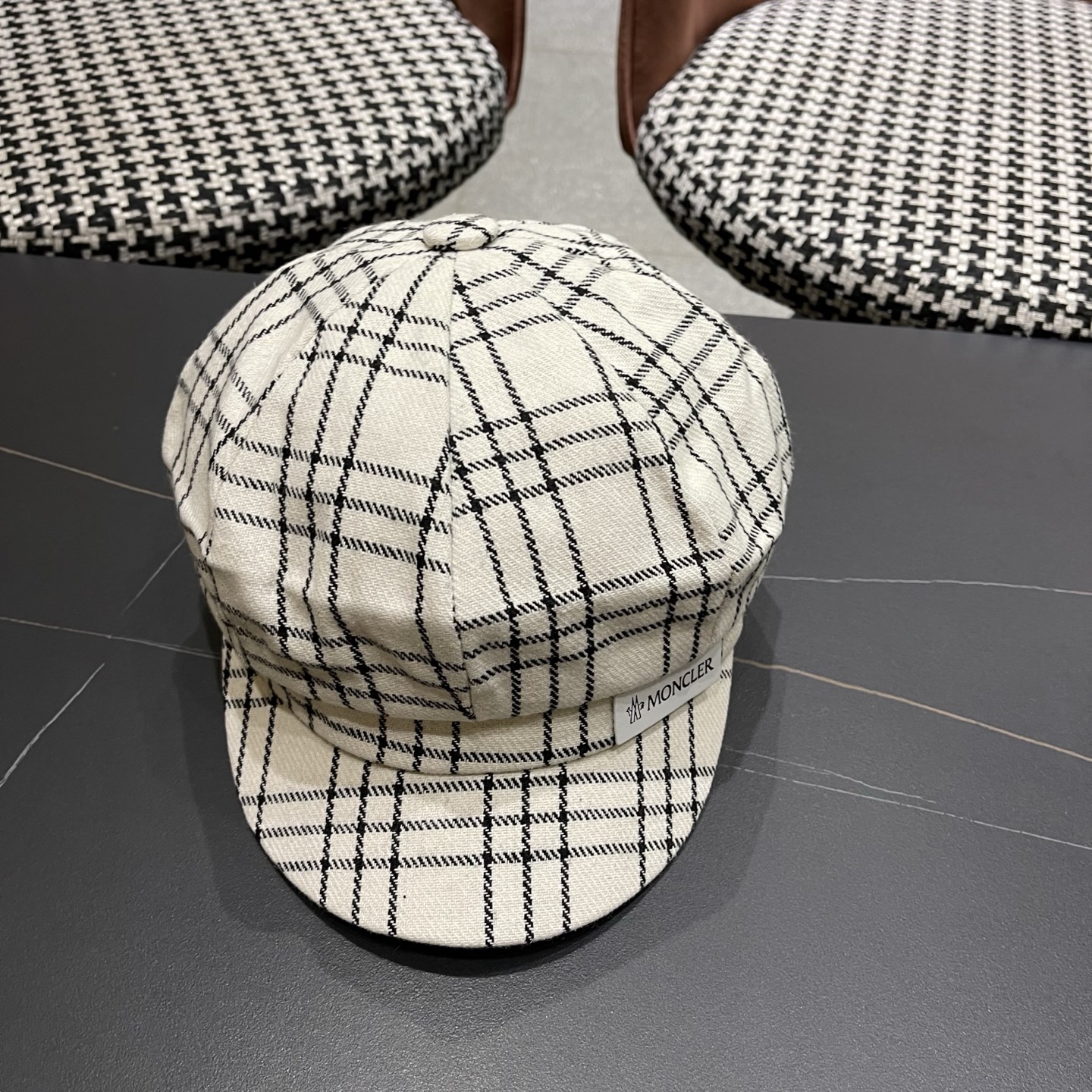 【MONCLER蒙​口】冬季​新​款​高‎品质‎ 火爆‌来‌袭‎ 💖💖鸭​舌八‌角‌帽 时尚​百搭 帽型