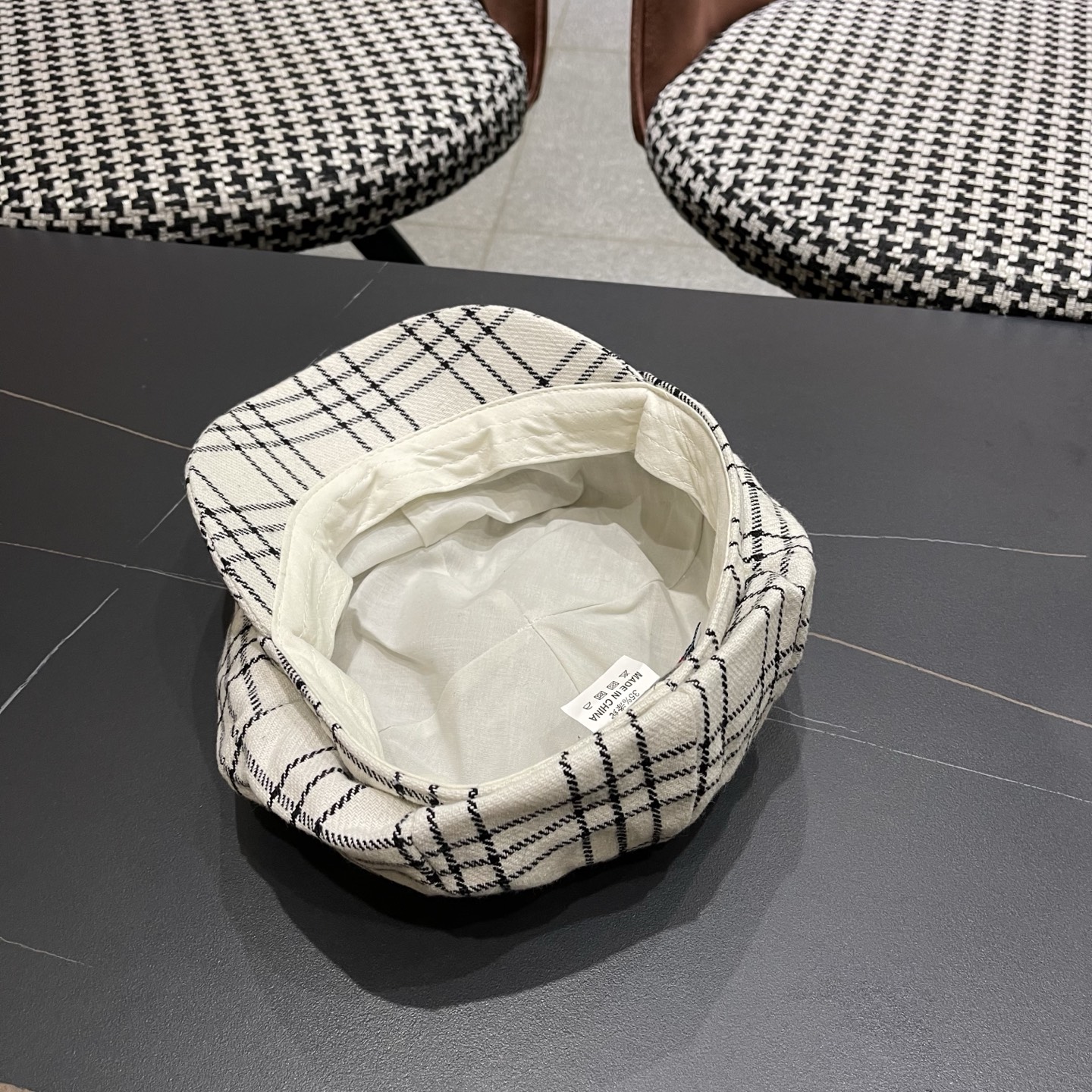 【MONCLER蒙​口】冬季​新​款​高‎品质‎ 火爆‌来‌袭‎ 💖💖鸭​舌八‌角‌帽 时尚​百搭 帽型