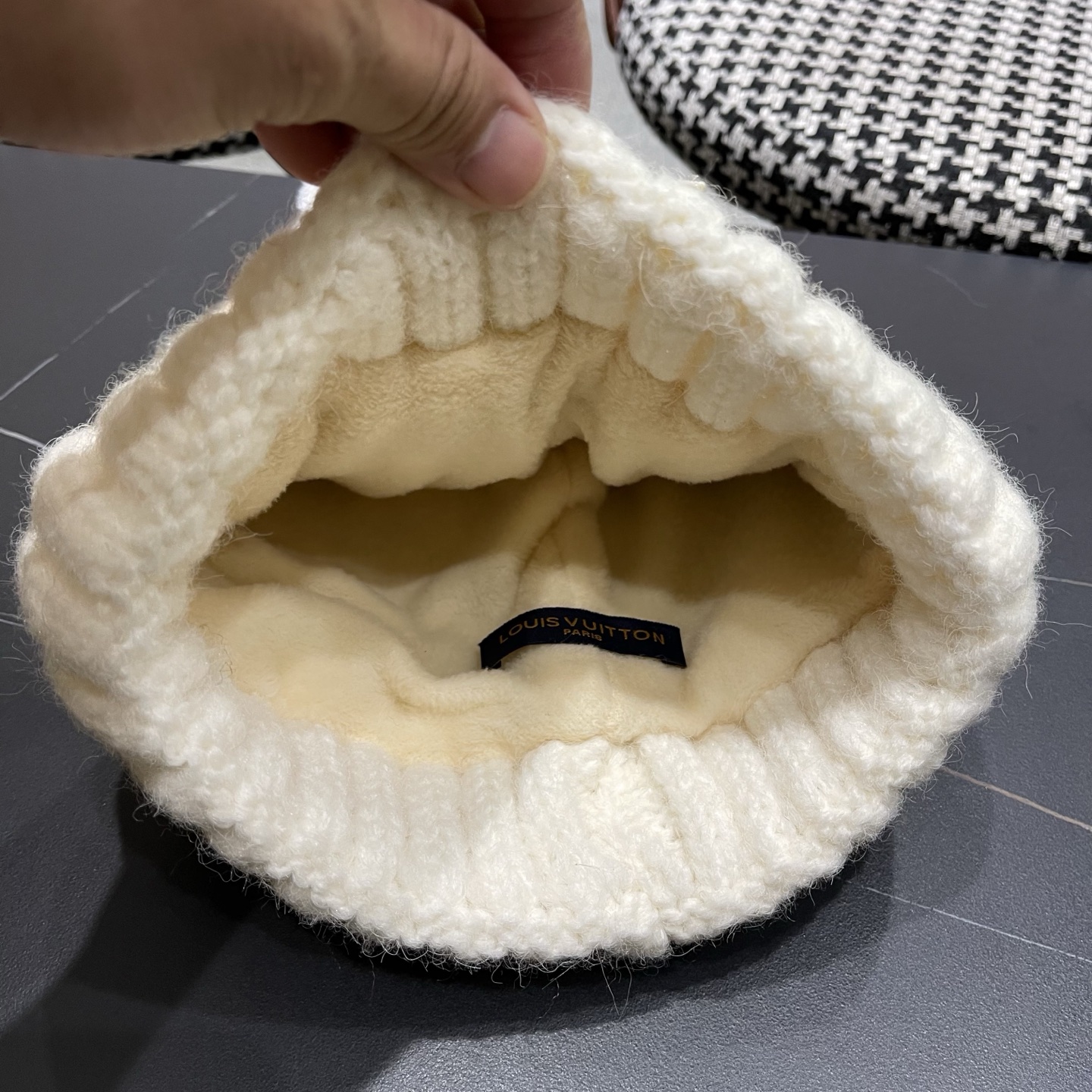 lv路易威登女士帽子女款秋冬毛线帽针织帽冷帽冬季保暖加绒加厚护耳韩版好看