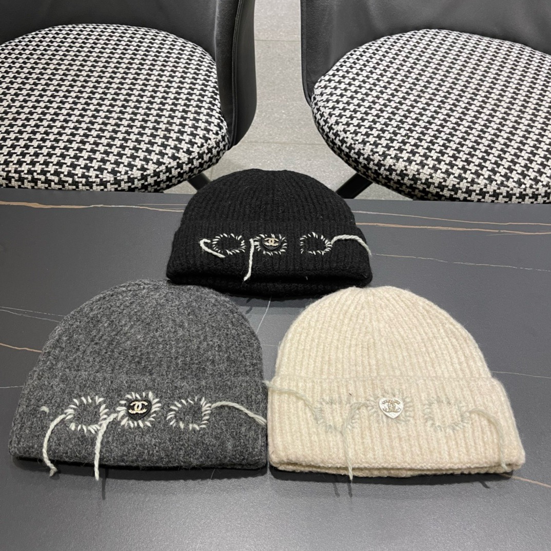 Chanel香奈儿毛线帽，手感超柔软舒适的针织线帽，弹性极佳！