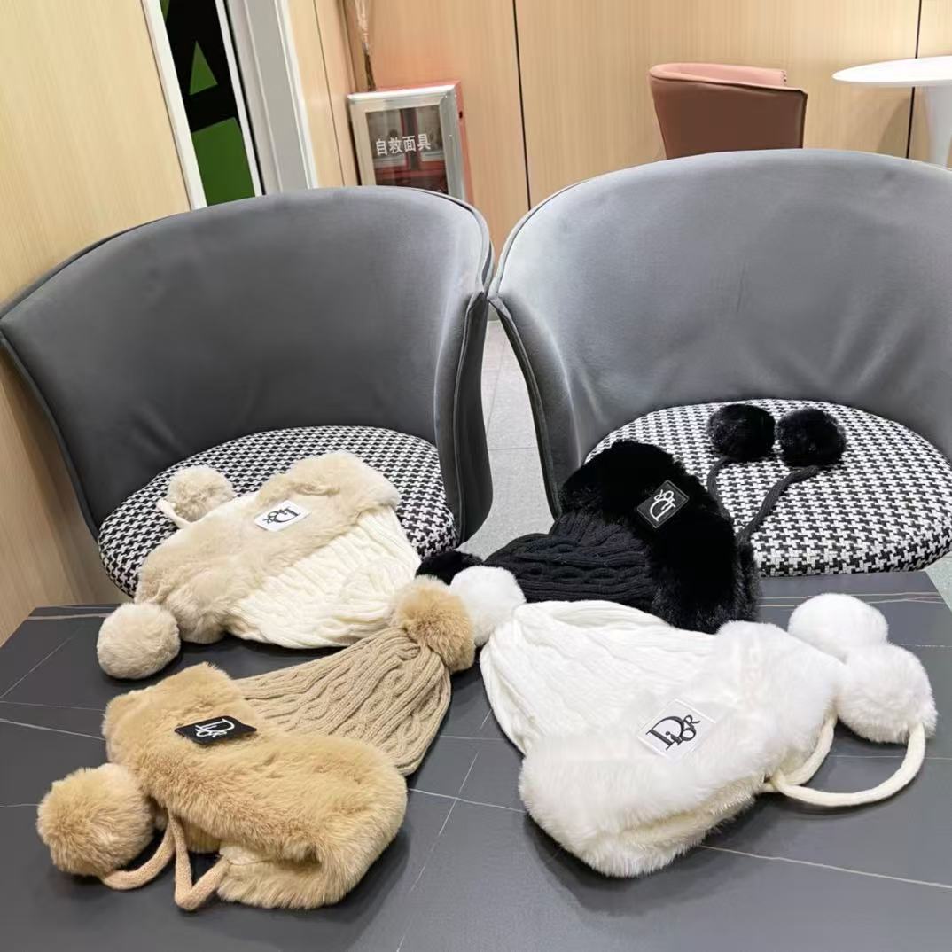 Dior迪奥加厚加绒保暖护耳针织帽子女秋冬显脸小毛线帽防寒骑车雷锋帽