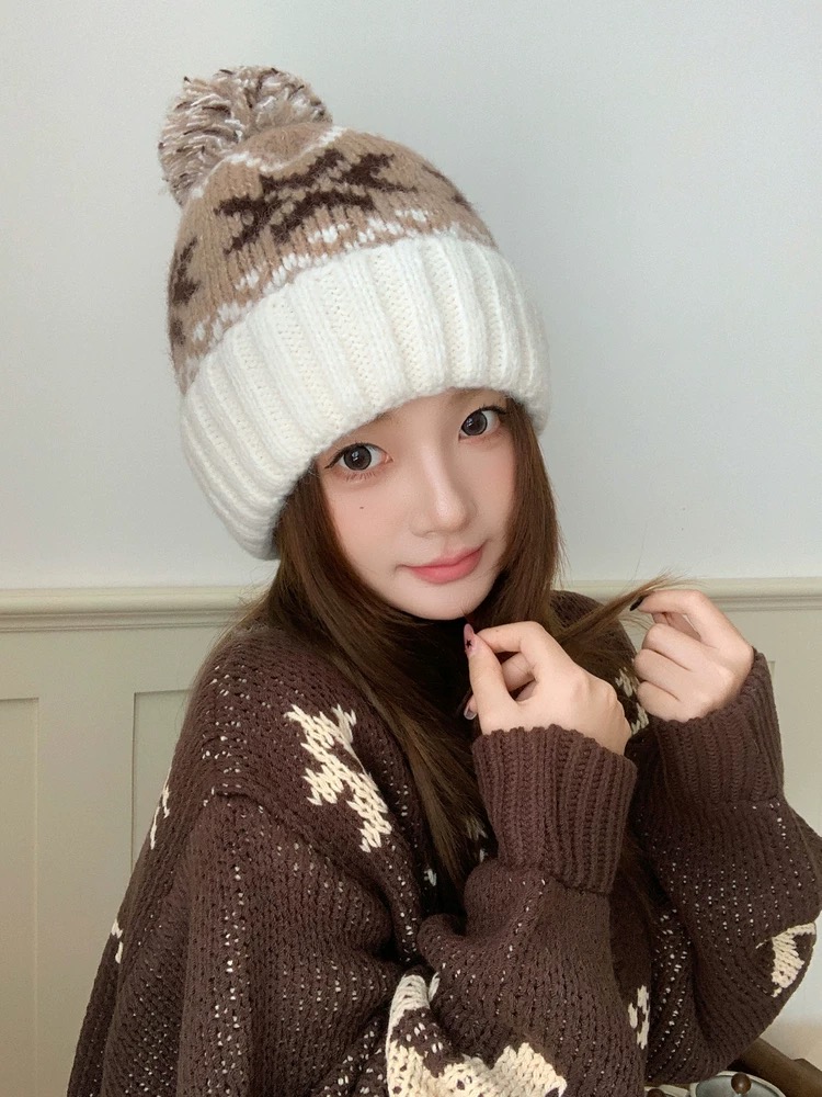 NO:580611,Prada 2025 new autumn and winter warm retro jacquard wool hat for women Fair Isle cute fur ball knitted hat Baotou hat fisherman hat baseball cap knitted hat, hat, prada, prada, espadrilles, hats19860909普拉达 Prada 2025新款秋冬保暖复古提花毛线帽子女费尔岛可爱毛球针织帽包头帽帽子渔夫帽棒球帽针织帽,帽子,prada,prada,espadrilles,hats,hat