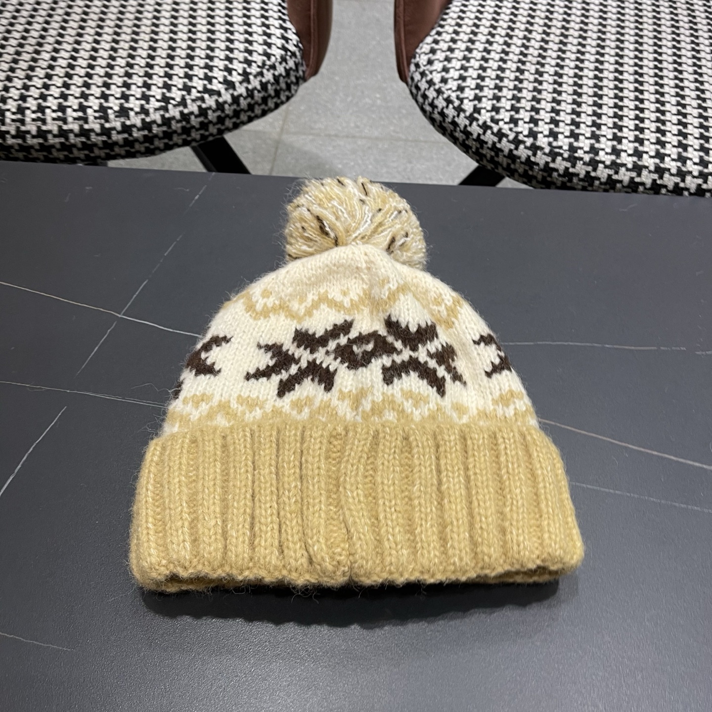 普拉达 Prada 2025新款秋冬保暖复古提花毛线帽子女费尔岛可爱毛球针织帽包头帽