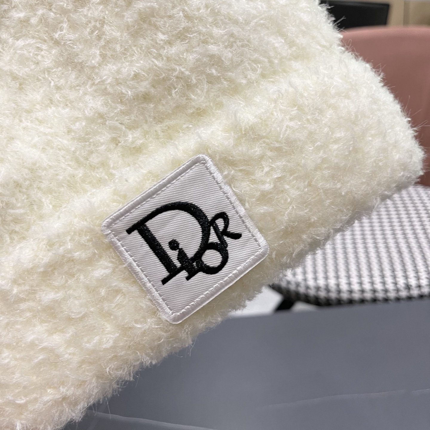 【DIOR迪奥】2025新款秋冬季时尚保暖耳朵套头帽大头围显脸小针织毛绒帽子