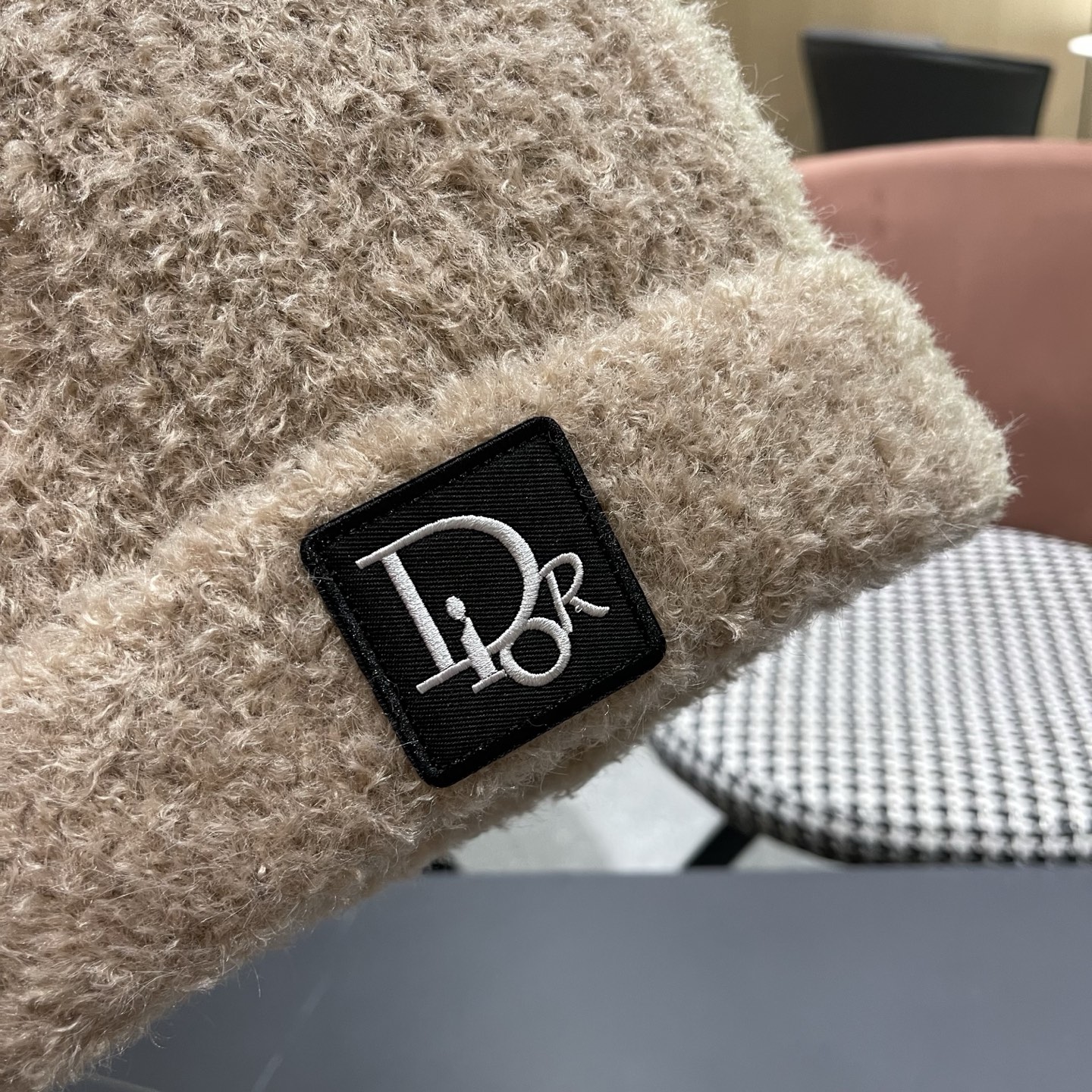 【DIOR迪奥】2025新款秋冬季时尚保暖耳朵套头帽大头围显脸小针织毛绒帽子