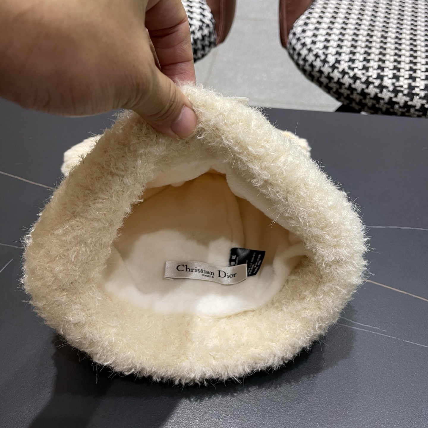 【DIOR迪奥】2025新款秋冬季时尚保暖耳朵套头帽大头围显脸小针织毛绒帽子