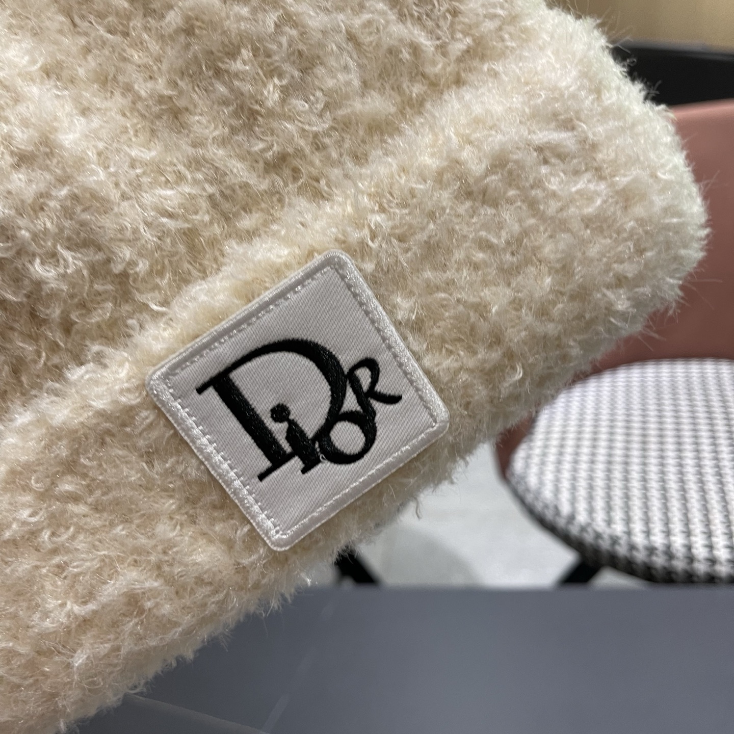 【DIOR迪奥】2025新款秋冬季时尚保暖耳朵套头帽大头围显脸小针织毛绒帽子