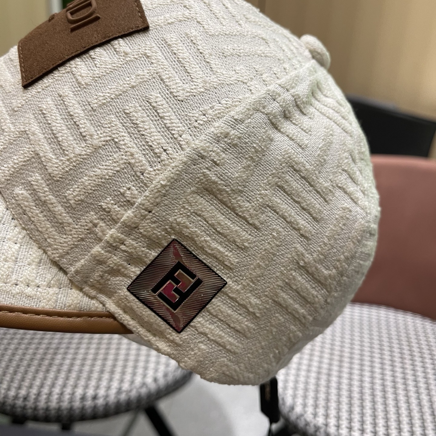 Fendi（芬迪）新款原单棒球帽， 专柜常年热卖款，口碑极佳，1:1开模订制，轻盈透气！质量超赞，基础头