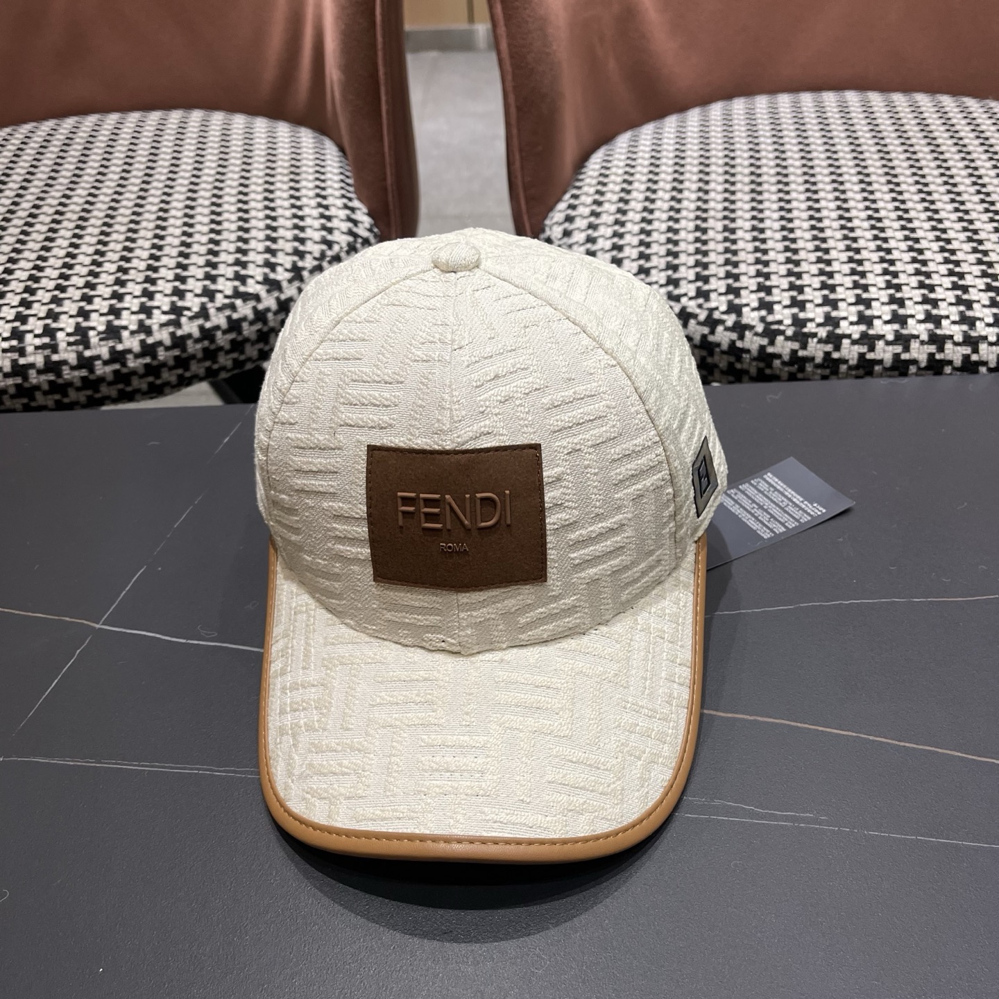 NO:580628,Fendi's new original baseball cap, a perennial best-seller at the counter, with excellent reputation, 1:1 mold customization, light and breathable!  The quality is great, the basic head circumference is 56, and the patch is adjustable. The picture above is a must-sell item!  Hats bucket hat, baseball cap, knitted hat, hat, fendi, fendi, espadrilles, hats19860909Fendi（芬迪）新款原单棒球帽, 专柜常年热卖款,口碑极佳,1:1开模订制,轻盈透气！质量超赞,基础头围56,贴片可调节.上图必卖款！帽子渔夫帽棒球帽针织帽,帽子,fendi,fendi,espadrilles,hats,hat
