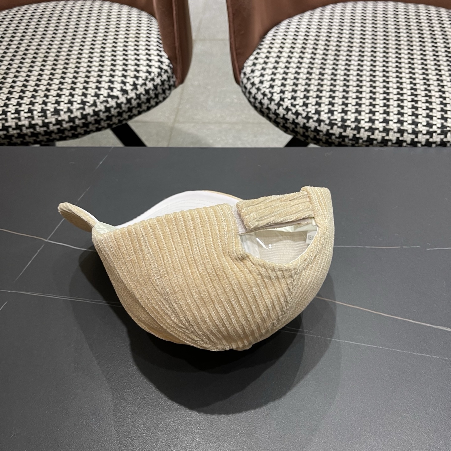 BALENCIAGA巴黎世家2025秋冬款新款logo棒球帽，很酷的色系，男女佩戴都有不同style，第