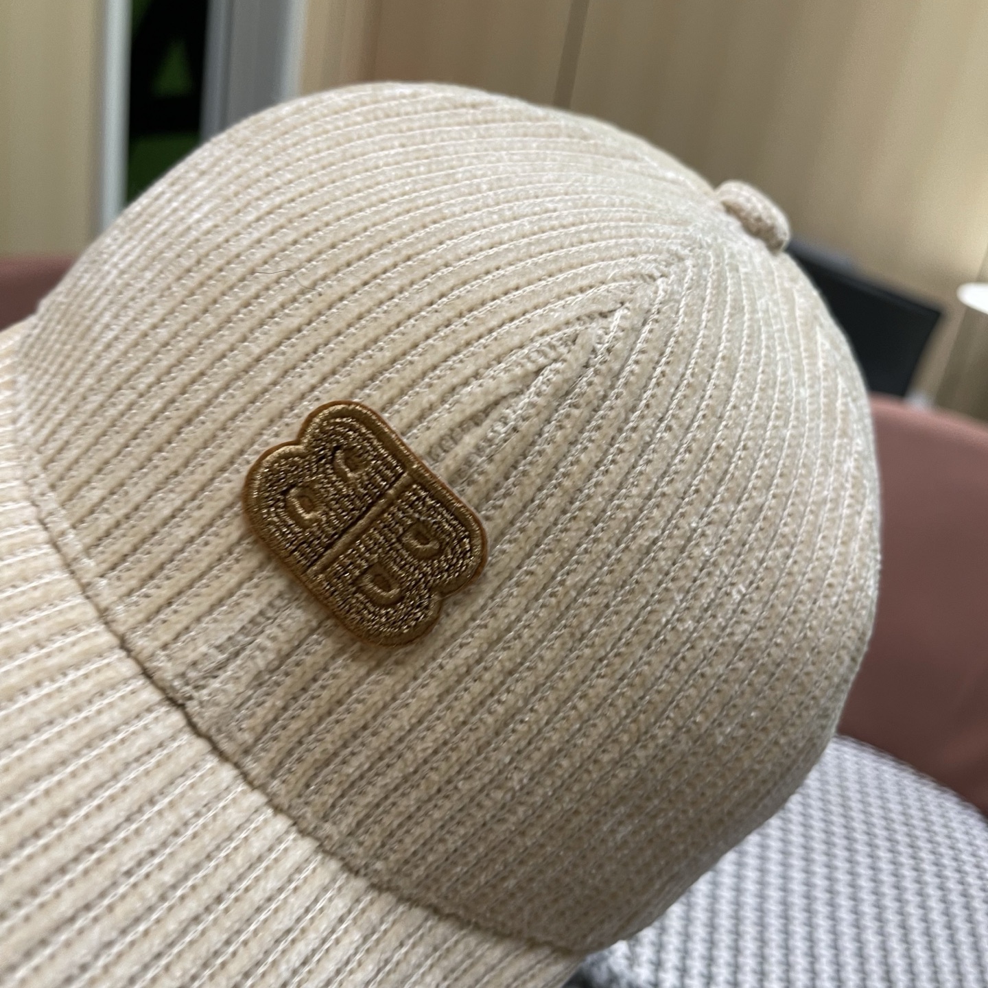 BALENCIAGA巴黎世家2025秋冬款新款logo棒球帽，很酷的色系，男女佩戴都有不同style，第