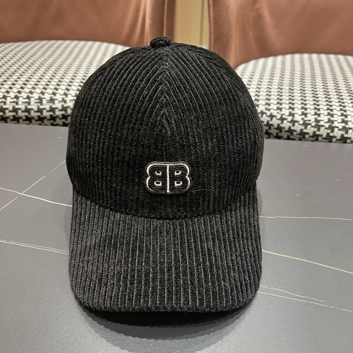 BALENCIAGA巴黎世家2025秋冬款新款logo棒球帽，很酷的色系，男女佩戴都有不同style，第