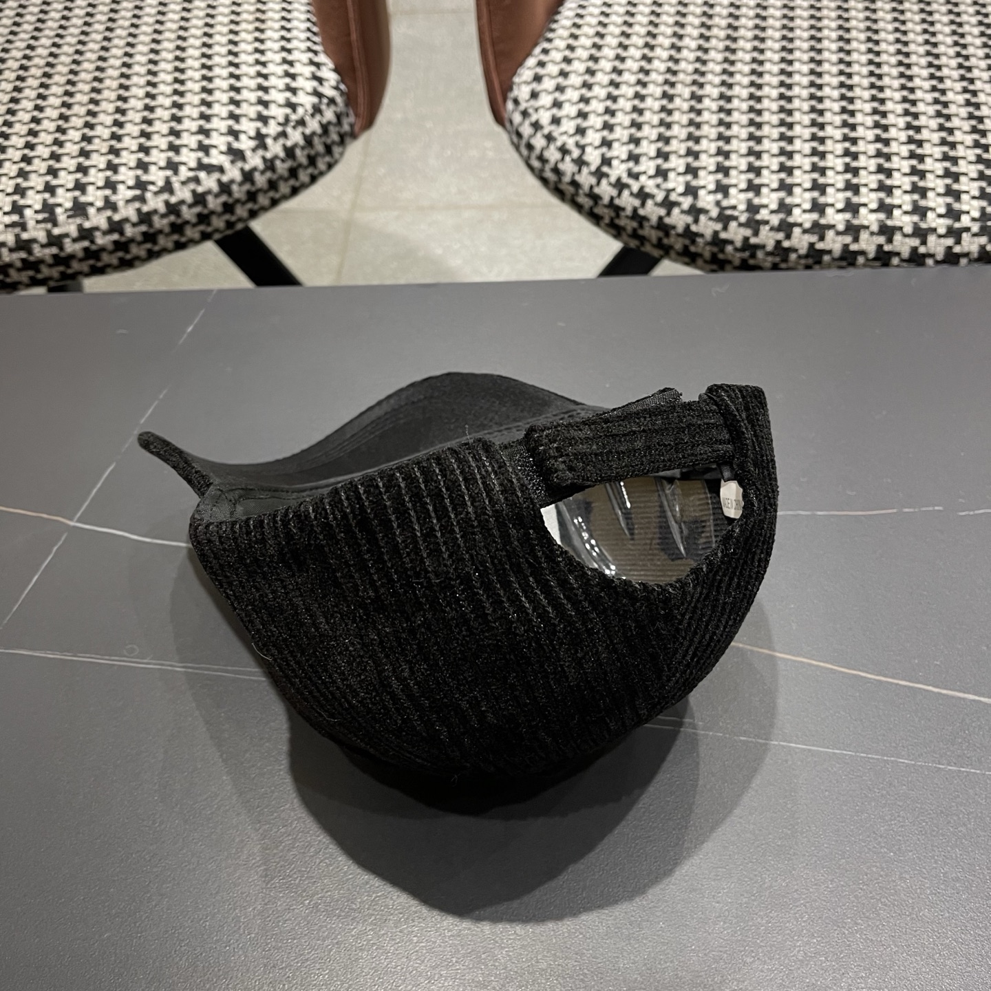 BALENCIAGA巴黎世家2025秋冬款新款logo棒球帽，很酷的色系，男女佩戴都有不同style，第