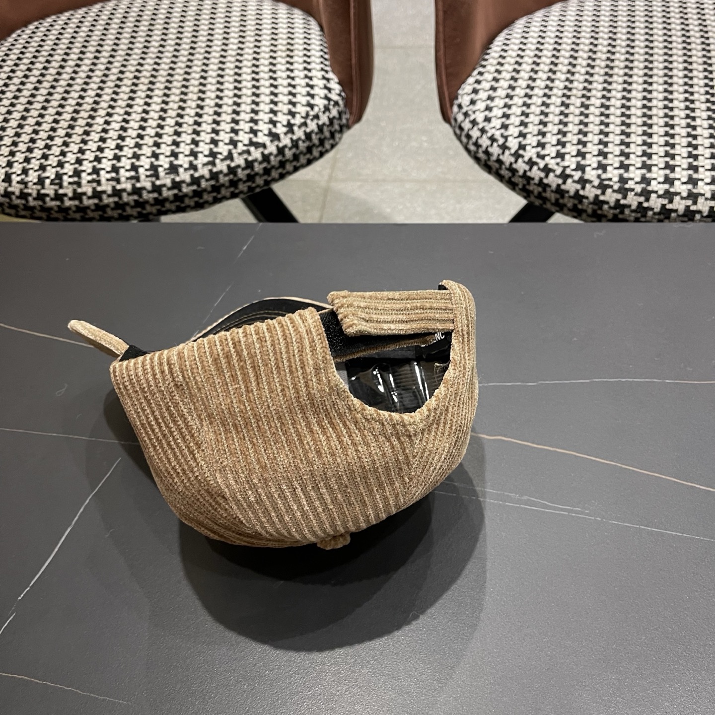 BALENCIAGA巴黎世家2025秋冬款新款logo棒球帽，很酷的色系，男女佩戴都有不同style，第