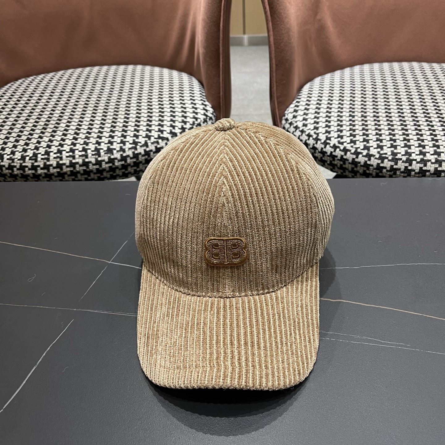 BALENCIAGA巴黎世家2025秋冬款新款logo棒球帽，很酷的色系，男女佩戴都有不同style，第