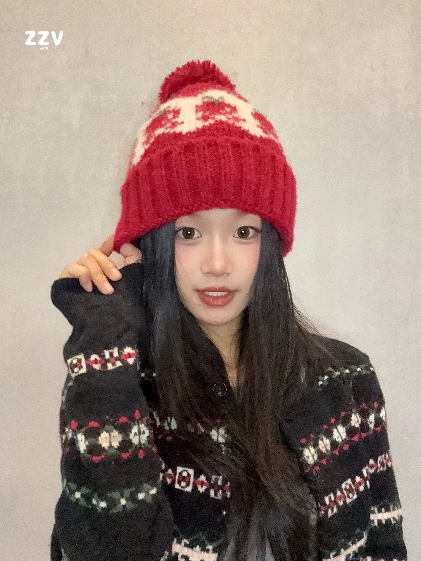 NO:580622,MONCLER Meng Mouth 2025 New Fair Isle Plaid Cute Cherry Fur Ball Knitted Hat Women's Autumn and Winter Warm Ear Protection Woolen Hat Hat Fisherman Hat Baseball Cap Knitted Hat, Hat, Moncler, espadrilles, hats19860909MONCLER蒙口2025新款费尔岛格纹可爱樱桃毛球针织帽子女秋冬季保暖护耳毛线帽帽子渔夫帽棒球帽针织帽,帽子,Moncler,espadrilles,hats,hat
