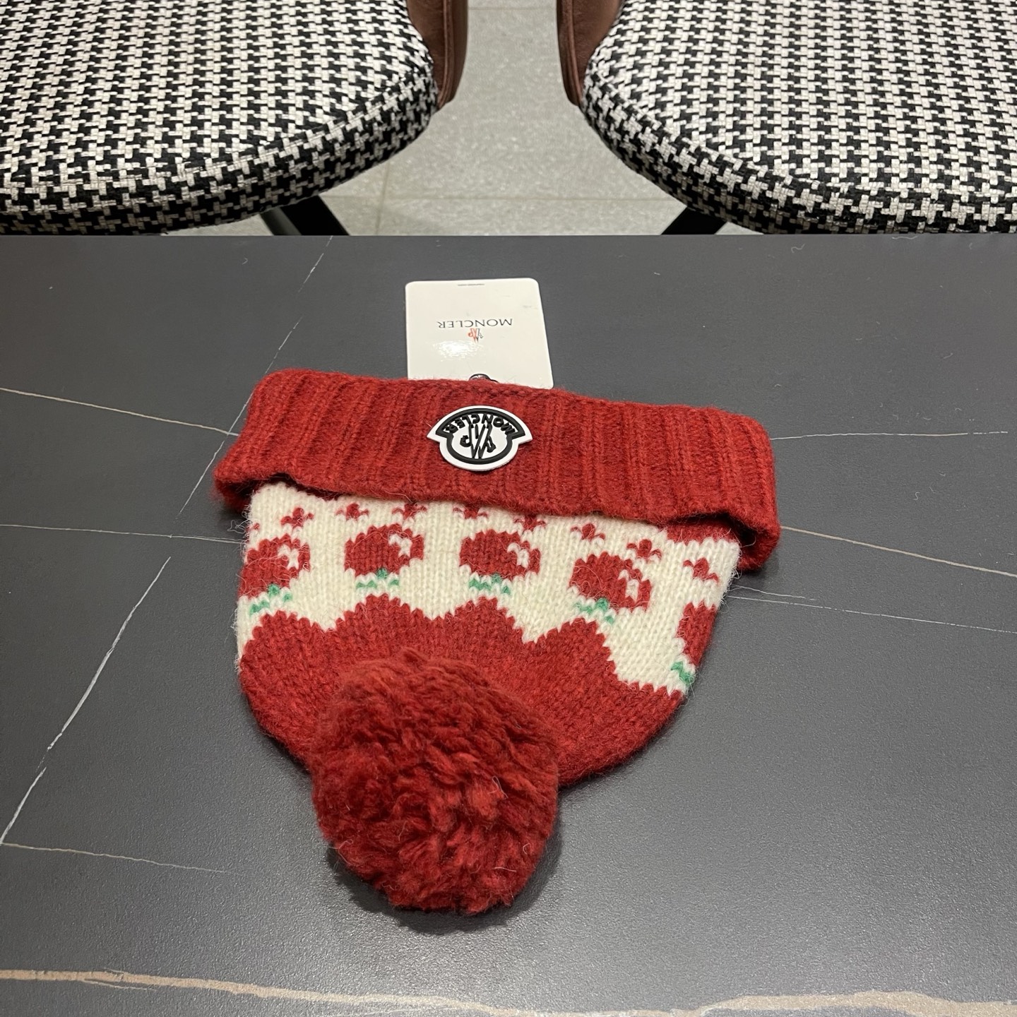 MONCLER蒙口2025新款费尔岛格纹可爱樱桃毛球针织帽子女秋冬季保暖护耳毛线帽