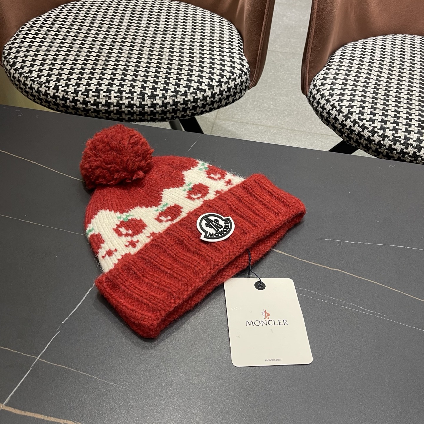 MONCLER蒙口2025新款费尔岛格纹可爱樱桃毛球针织帽子女秋冬季保暖护耳毛线帽