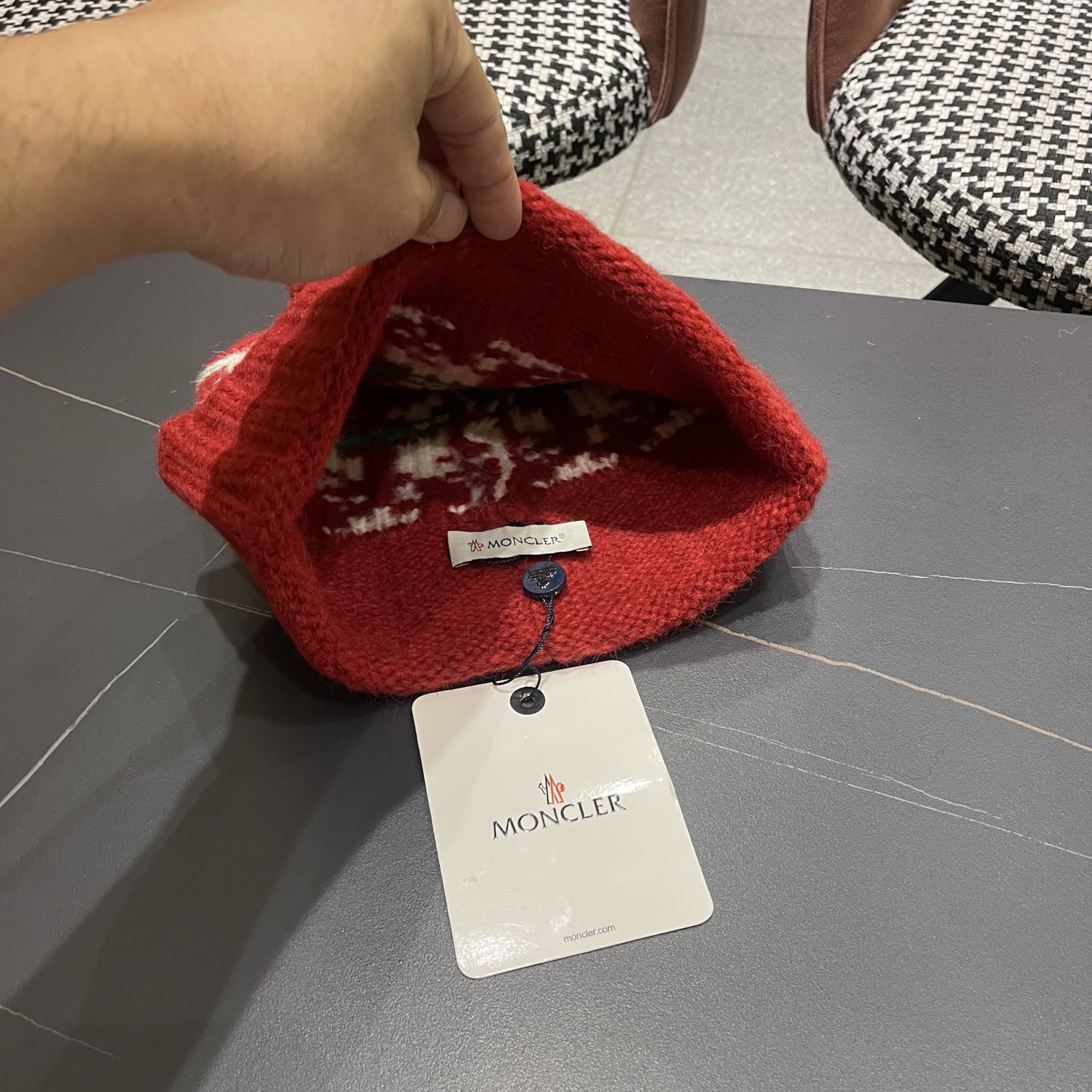 MONCLER蒙口2025新款费尔岛格纹可爱樱桃毛球针织帽子女秋冬季保暖护耳毛线帽