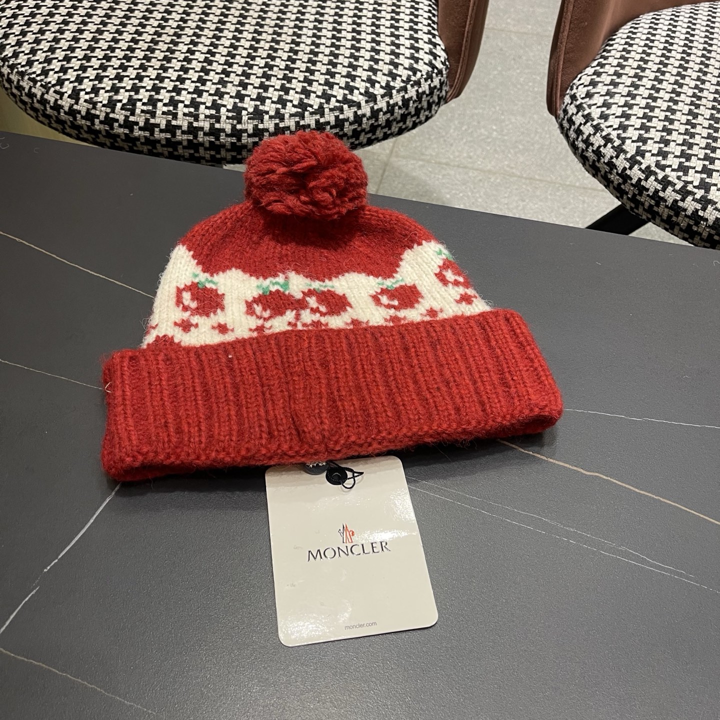 MONCLER蒙口2025新款费尔岛格纹可爱樱桃毛球针织帽子女秋冬季保暖护耳毛线帽