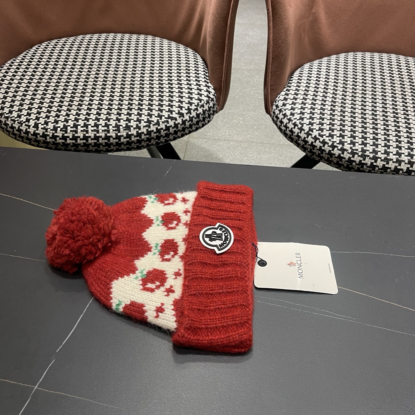 MONCLER蒙口2025新款费尔岛格纹可爱樱桃毛球针织帽子女秋冬季保暖护耳毛线帽