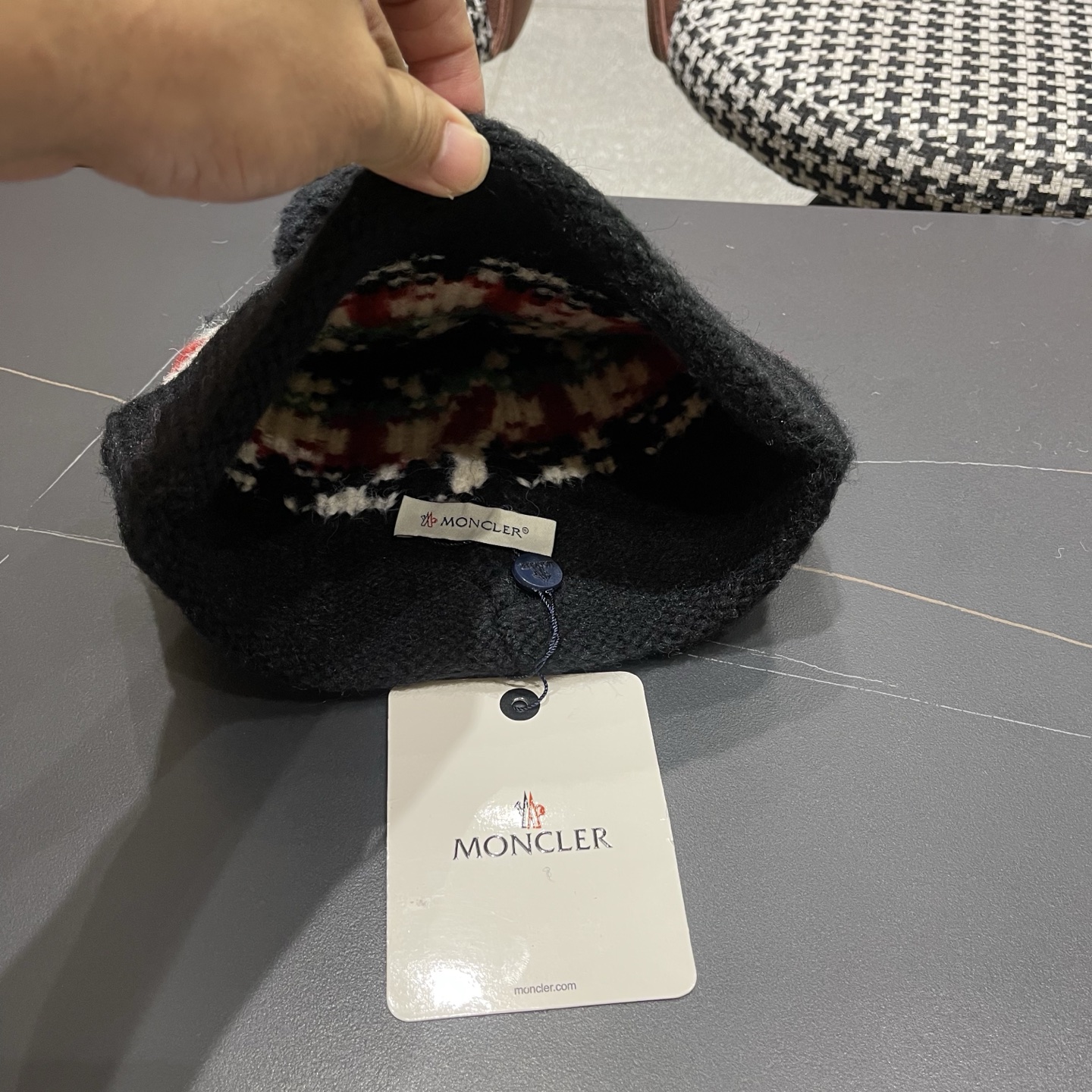 MONCLER蒙口2025新款费尔岛格纹可爱樱桃毛球针织帽子女秋冬季保暖护耳毛线帽