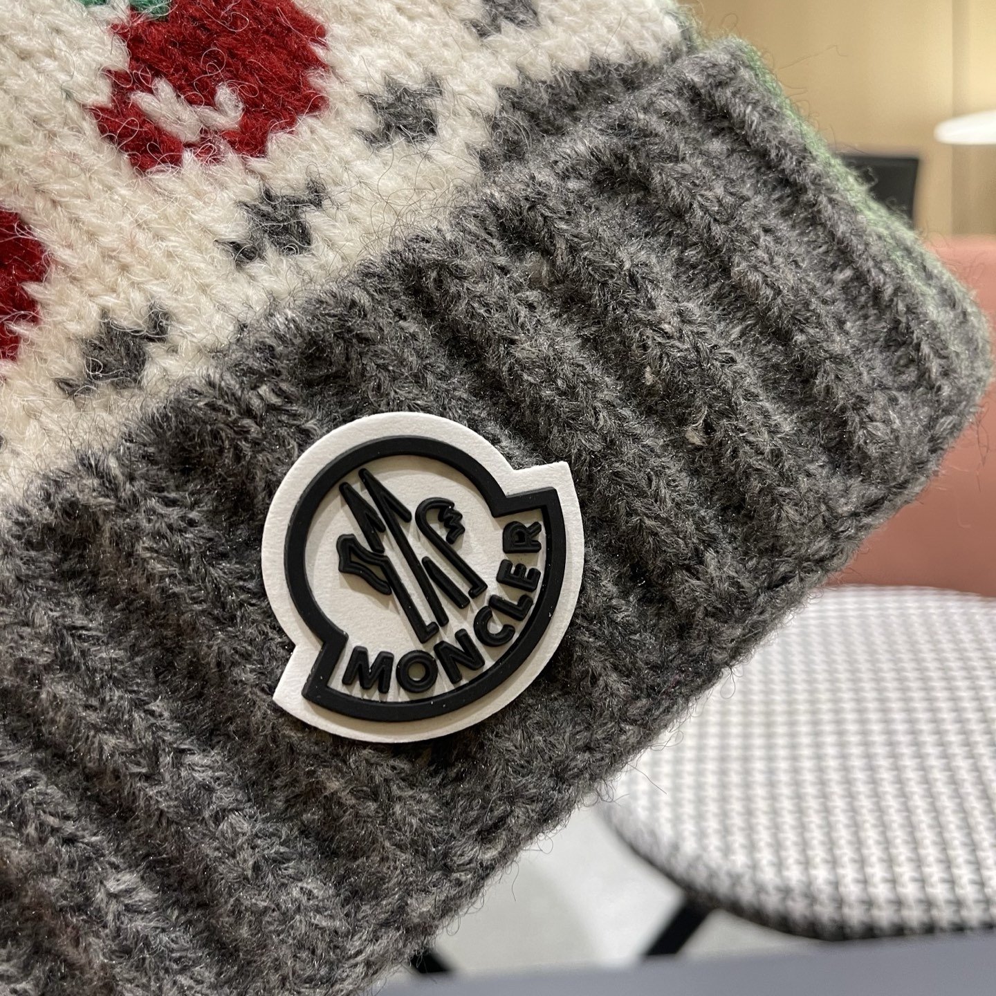 MONCLER蒙口2025新款费尔岛格纹可爱樱桃毛球针织帽子女秋冬季保暖护耳毛线帽