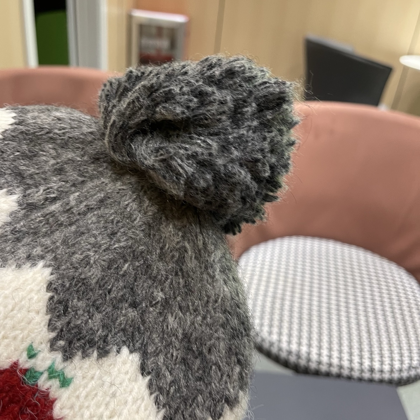 MONCLER蒙口2025新款费尔岛格纹可爱樱桃毛球针织帽子女秋冬季保暖护耳毛线帽