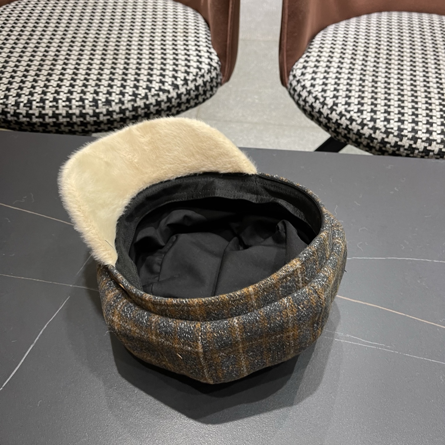 香奈儿CHANEL 2025新款韩版格子八角帽女秋冬毛绒帽檐贝雷帽百搭学院画家报童帽