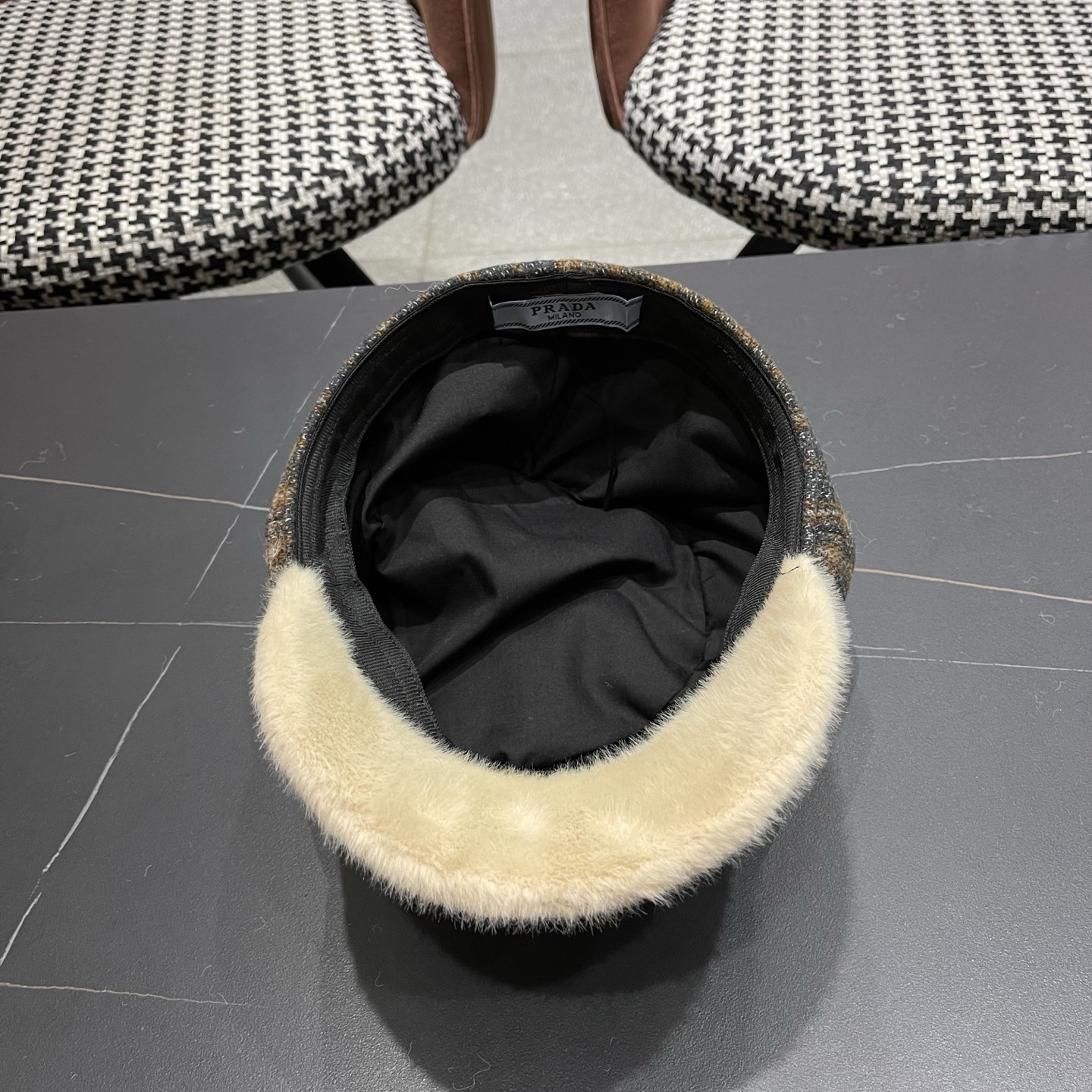 香奈儿CHANEL 2025新款韩版格子八角帽女秋冬毛绒帽檐贝雷帽百搭学院画家报童帽