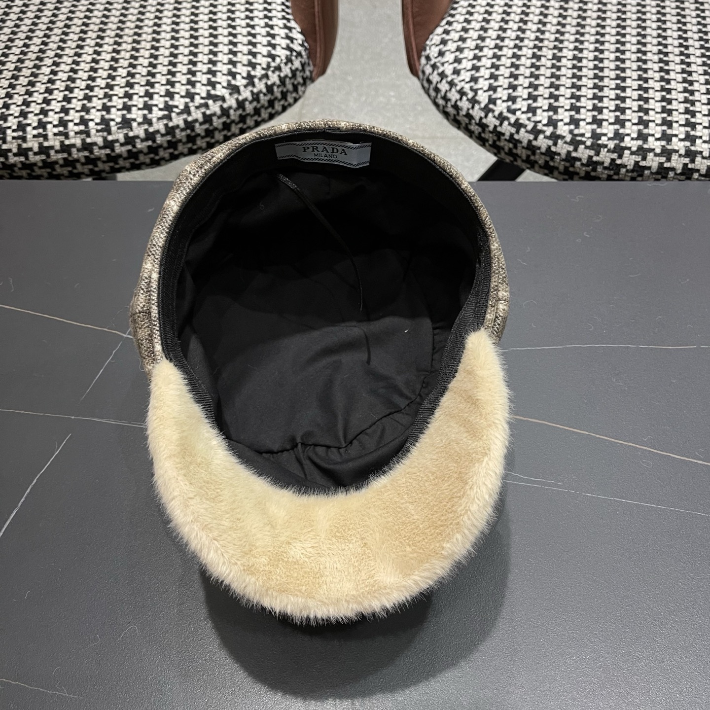 香奈儿CHANEL 2025新款韩版格子八角帽女秋冬毛绒帽檐贝雷帽百搭学院画家报童帽