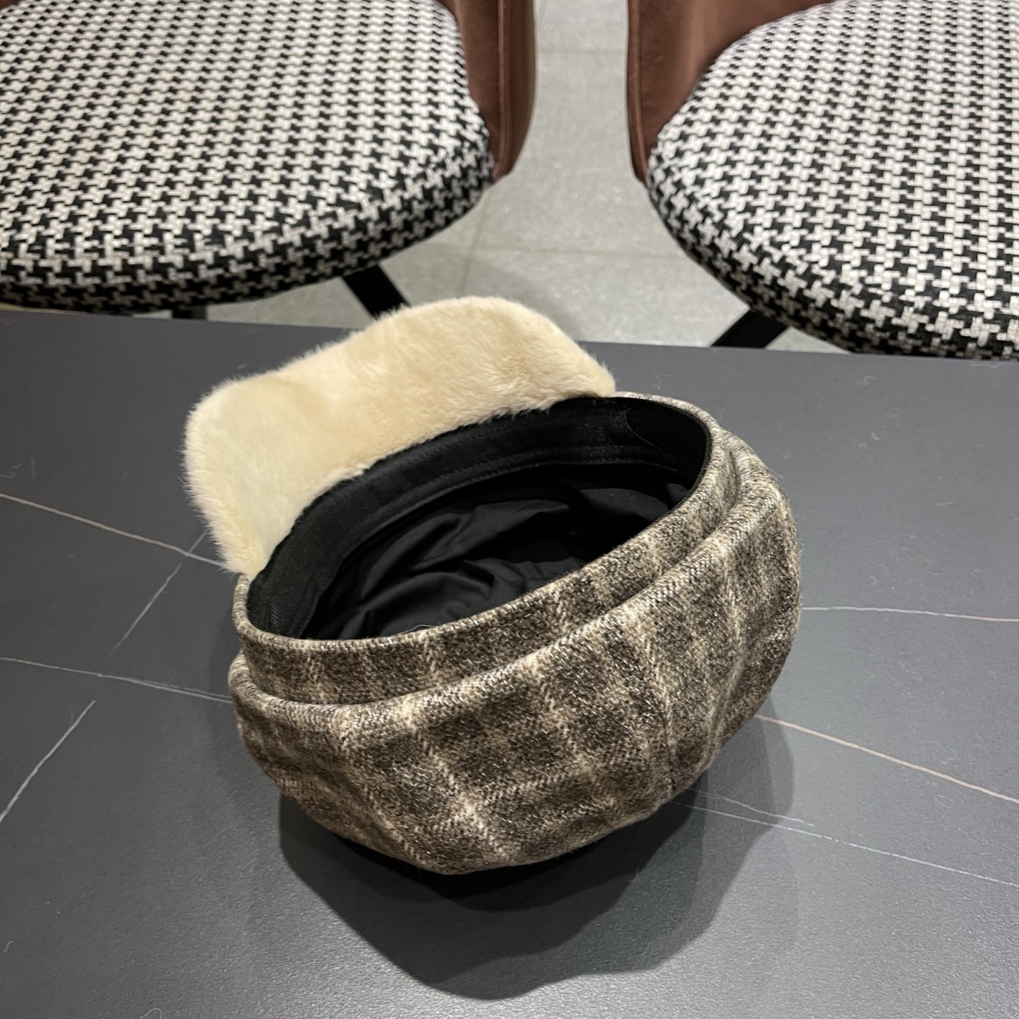 香奈儿CHANEL 2025新款韩版格子八角帽女秋冬毛绒帽檐贝雷帽百搭学院画家报童帽