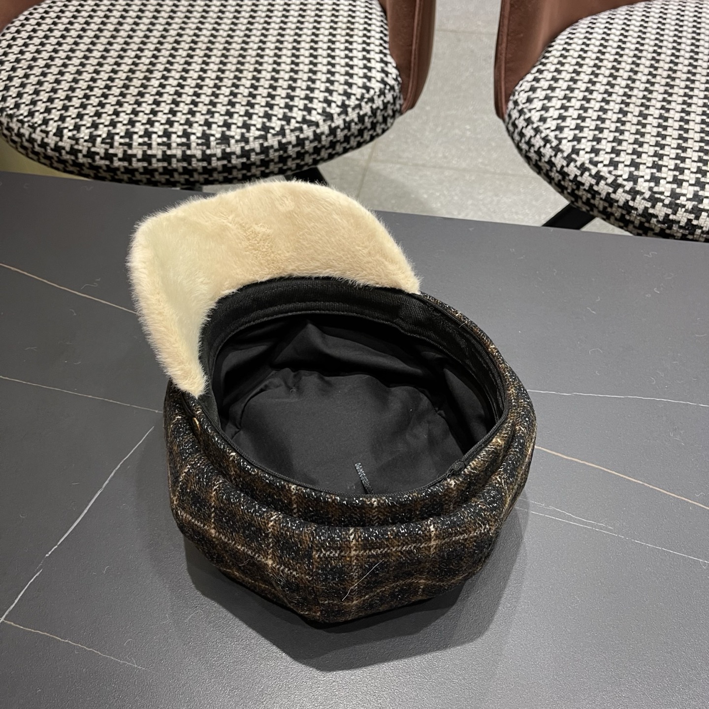 香奈儿CHANEL 2025新款韩版格子八角帽女秋冬毛绒帽檐贝雷帽百搭学院画家报童帽