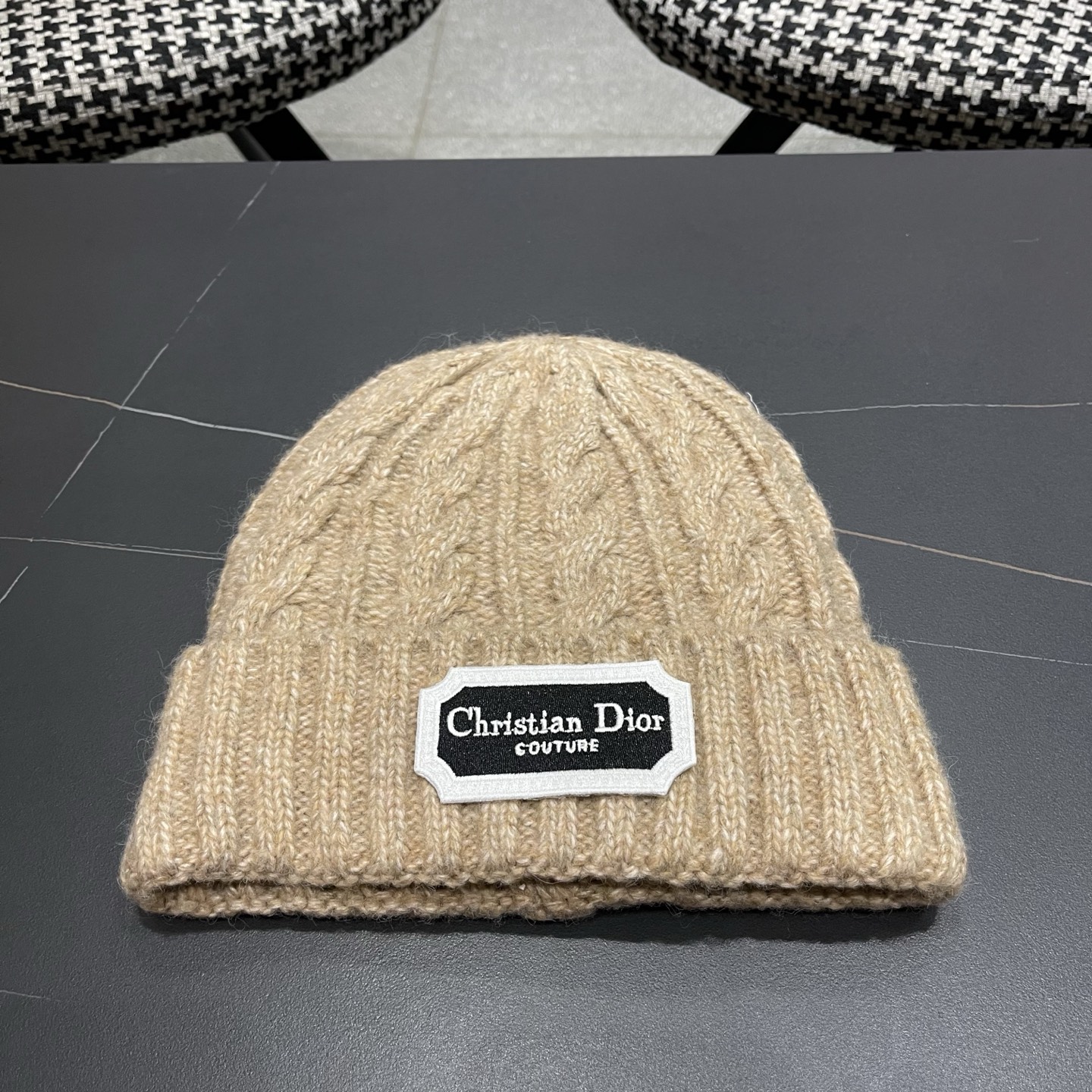 NO:580633,DIOR Dior knitted hat for women in winter, versatile face-showing small woolen hat, large head circumference, warm and cold hat, fisherman hat, baseball cap, knitted hat, hat, dior, dior, espadrilles, hats19860909DIOR迪奥针织帽子女冬季百搭显脸小毛线帽大头围保暖冷帽帽子渔夫帽棒球帽针织帽,帽子,dior,dior,espadrilles,hats,hat