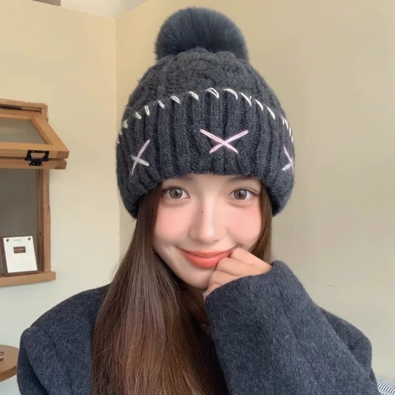 NO:580630,Moncler MONCLER Ancora red knitted hat for women 2025 autumn and winter new style Korean fashion thickened warm woolen hat fisherman hat baseball cap knitted hat, hat, Moncler, espadrilles, hats19860909蒙口MONCLER 安可拉红色系针织帽子女2025年秋冬季新款 韩版时尚加厚保暖毛线帽帽子渔夫帽棒球帽针织帽,帽子,Moncler,espadrilles,hats,hat
