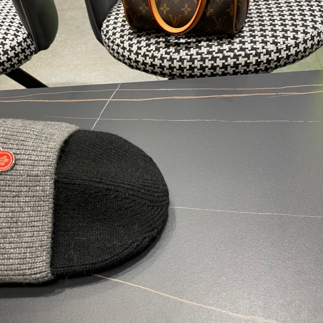 【MONCLER蒙口】2025秋冬新款拼色密织针织毛线帽，男女款大牌设计～秋冬穿搭必备