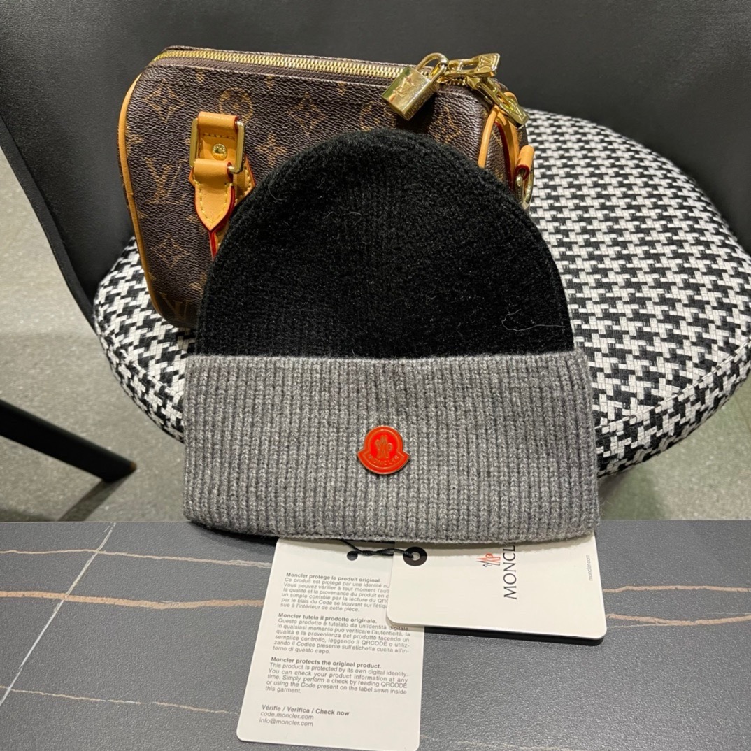 【MONCLER蒙口】2025秋冬新款拼色密织针织毛线帽，男女款大牌设计～秋冬穿搭必备
