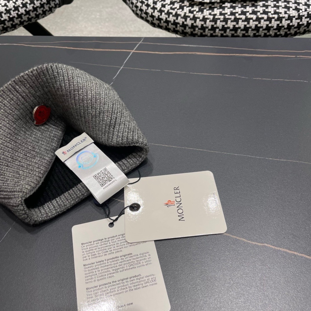 【MONCLER蒙口】2025秋冬新款拼色密织针织毛线帽，男女款大牌设计～秋冬穿搭必备