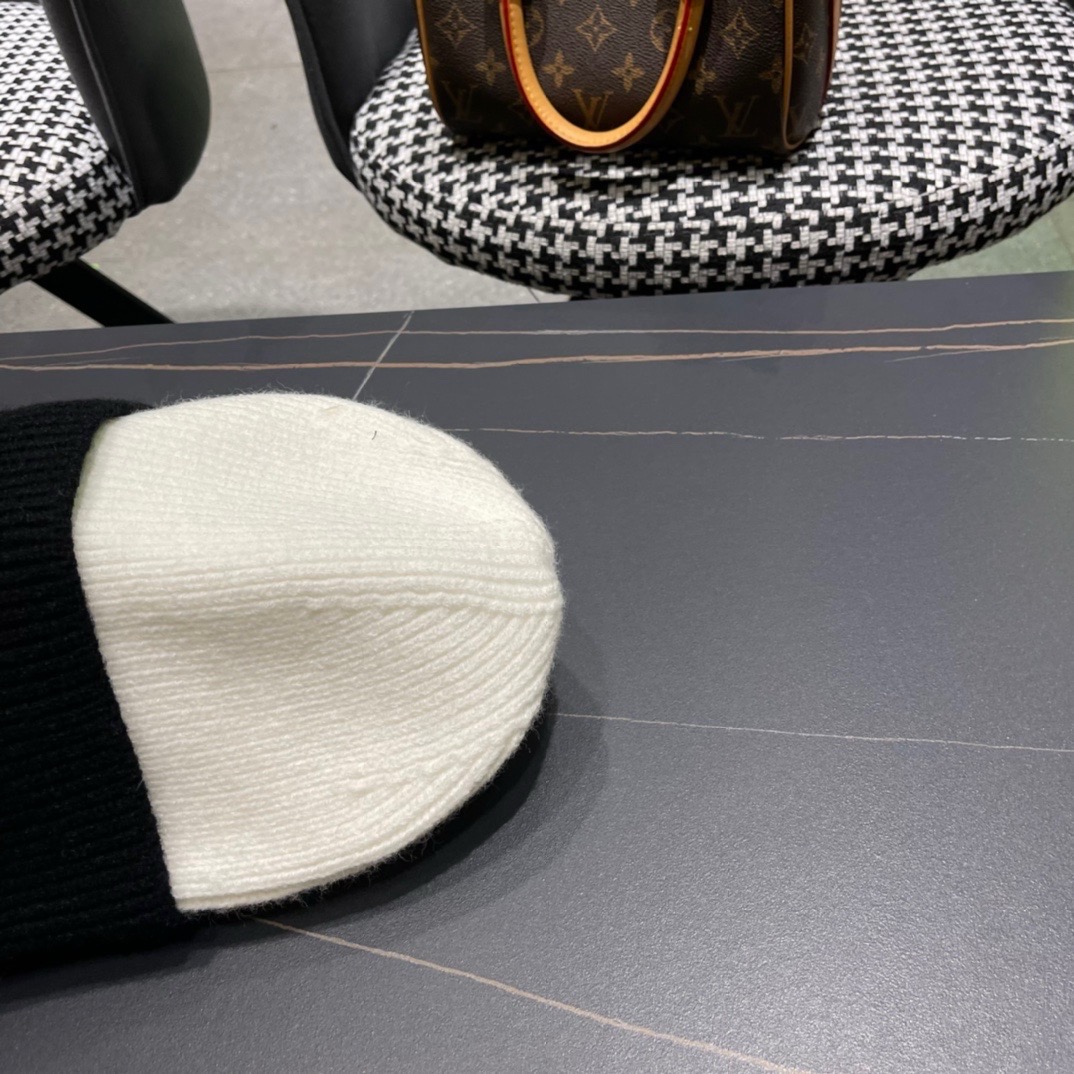 【MONCLER蒙口】2025秋冬新款拼色密织针织毛线帽，男女款大牌设计～秋冬穿搭必备