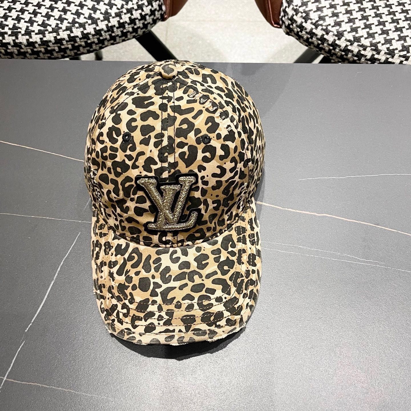 Lv路易威登豹纹鸭舌帽女士夏季2025新款破洞帽子复古大头国显脸小防晒棒球帽