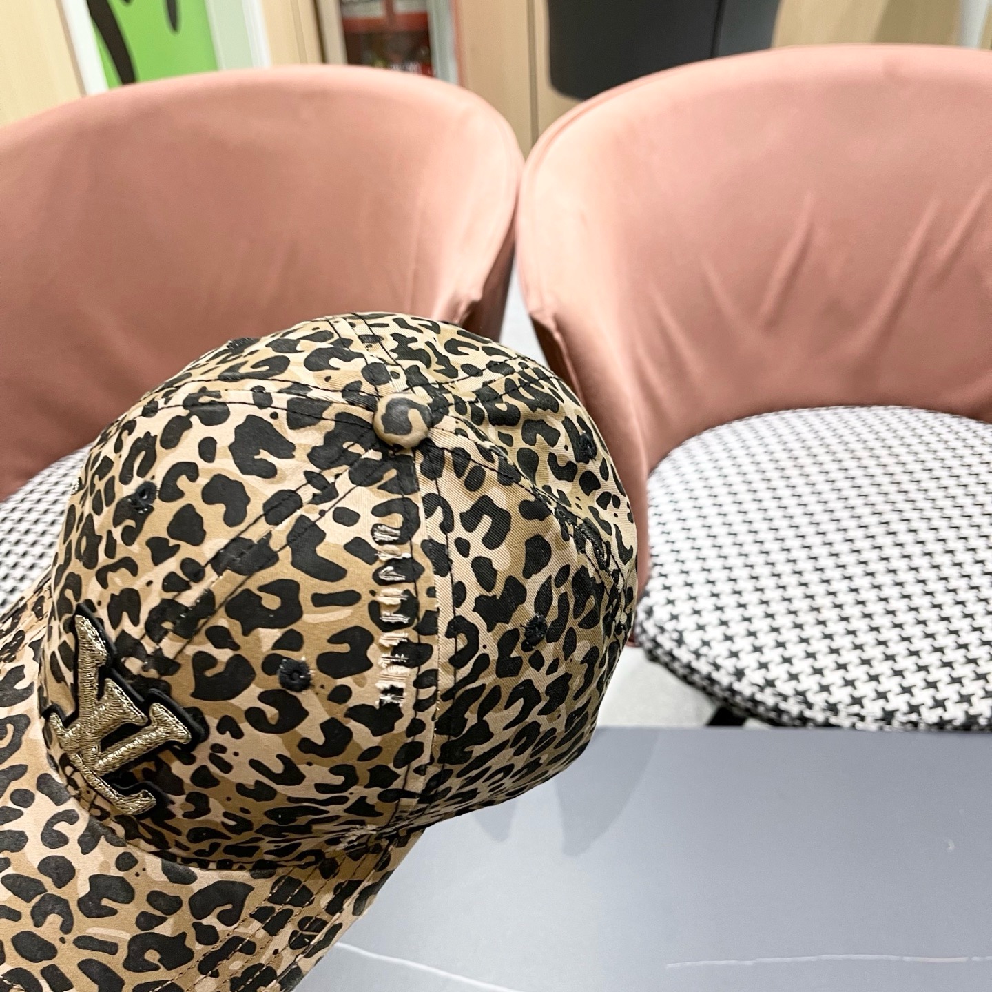 Lv路易威登豹纹鸭舌帽女士夏季2025新款破洞帽子复古大头国显脸小防晒棒球帽