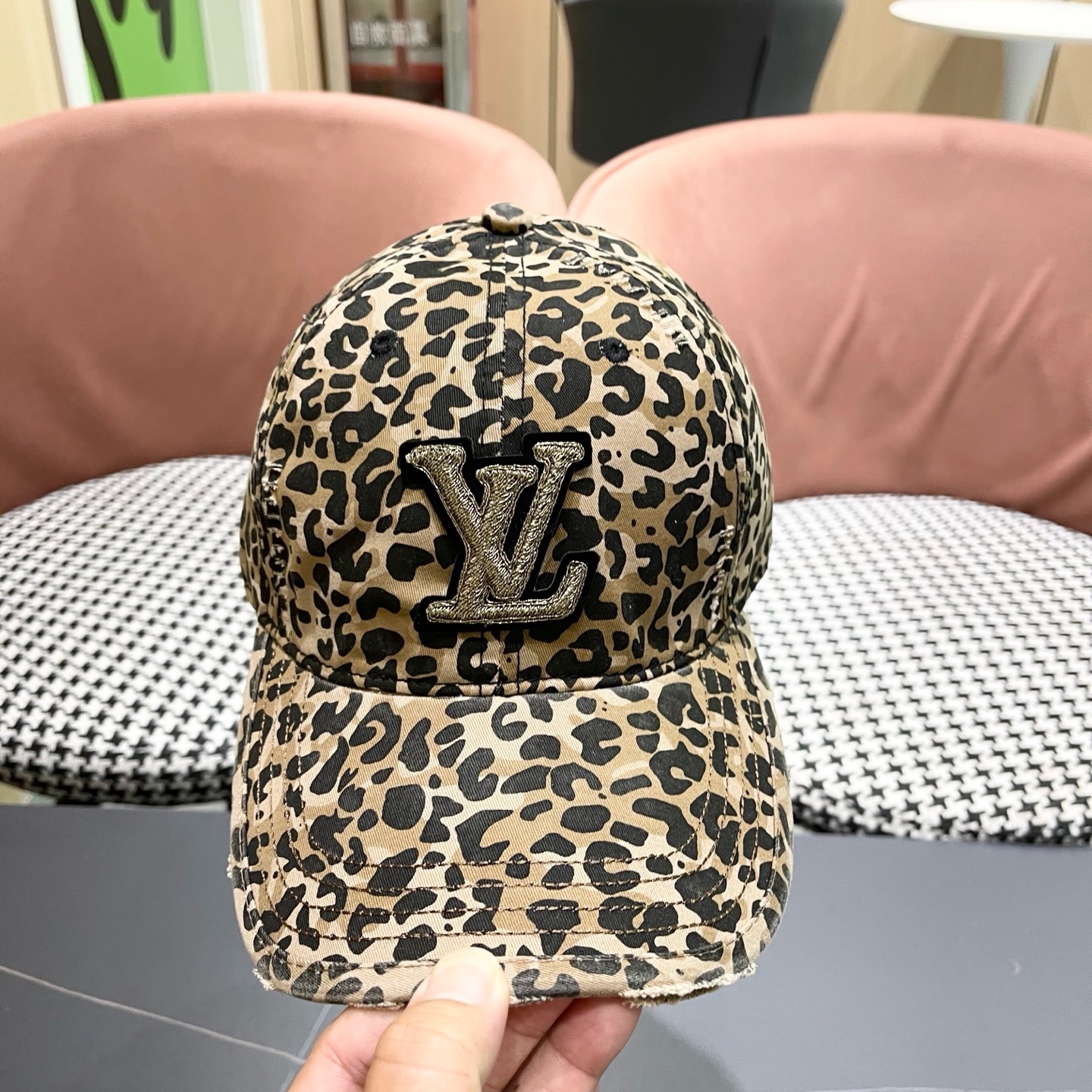 Lv路易威登豹纹鸭舌帽女士夏季2025新款破洞帽子复古大头国显脸小防晒棒球帽