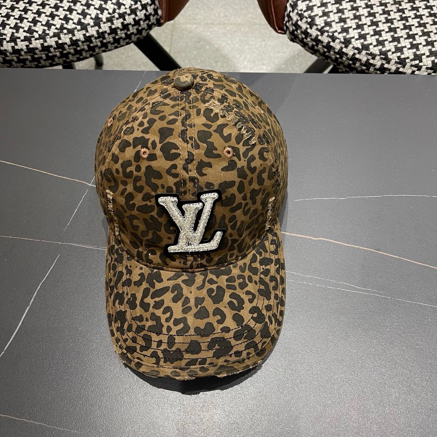 Lv路易威登豹纹鸭舌帽女士夏季2025新款破洞帽子复古大头国显脸小防晒棒球帽