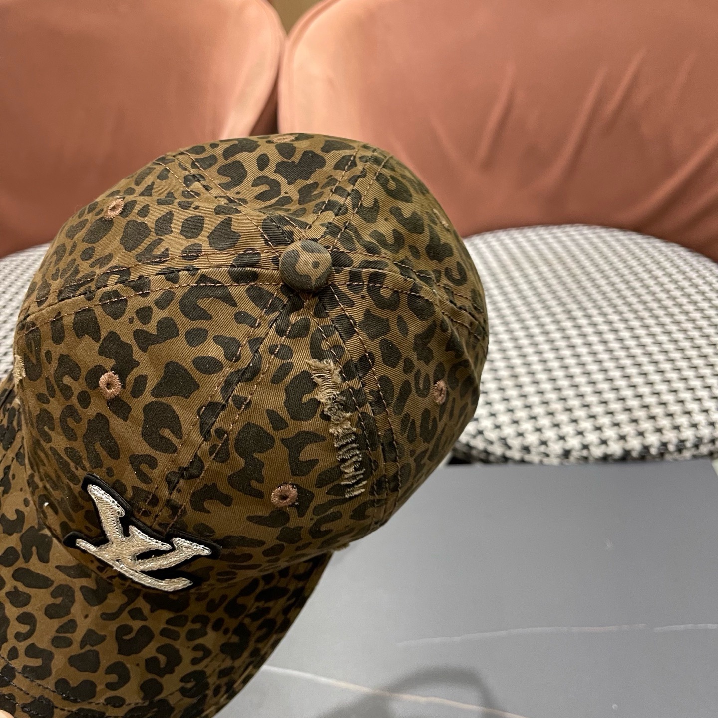 Lv路易威登豹纹鸭舌帽女士夏季2025新款破洞帽子复古大头国显脸小防晒棒球帽